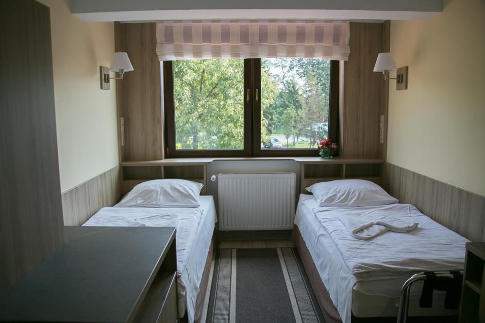Standard Twin Room - Photo 1