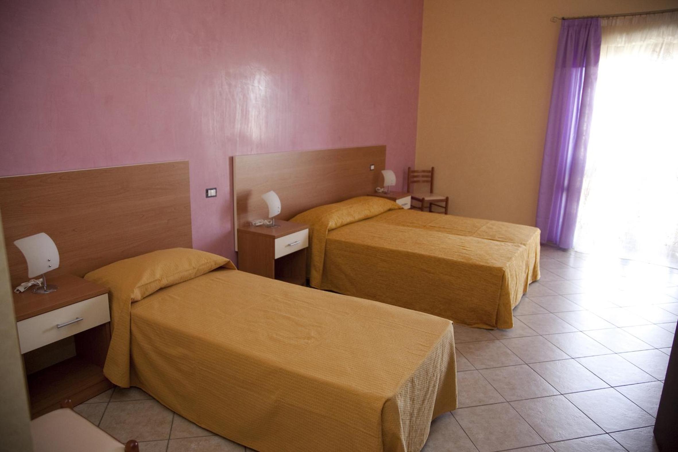 Triple Room with Private Bathroom - Photo 4
