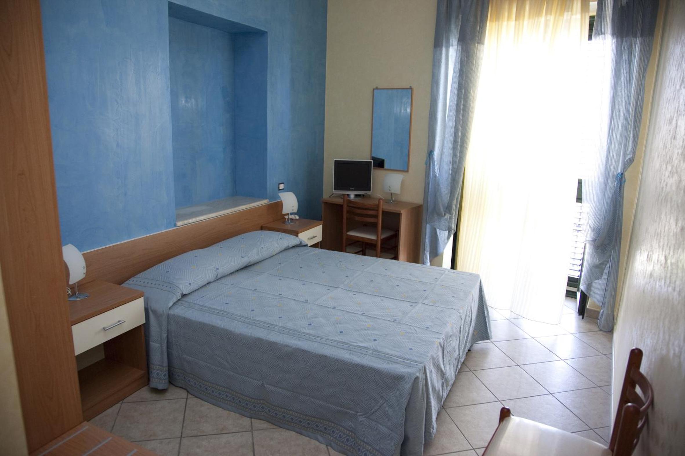 Double Room with Balcony - Photo 1