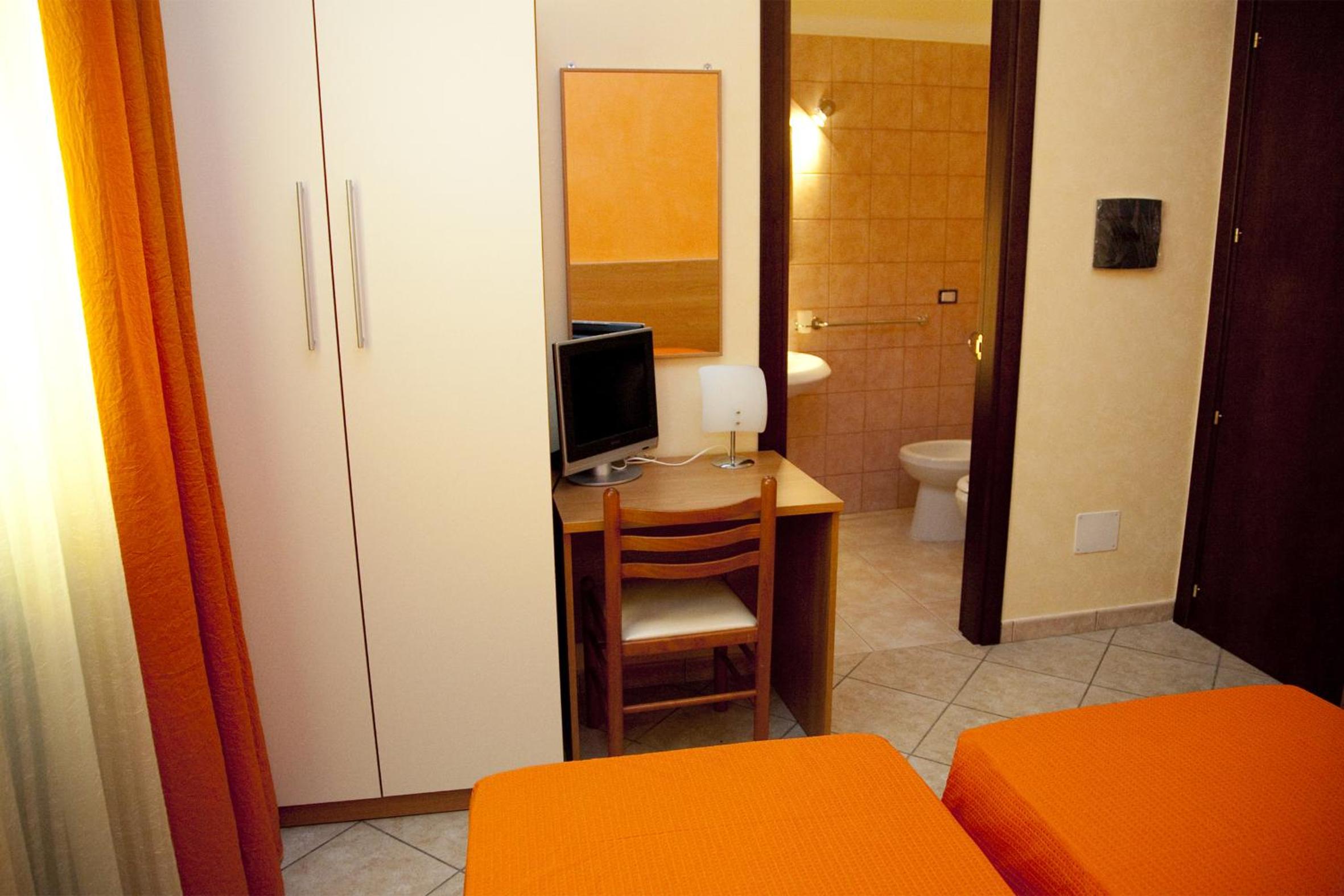 Large Single Room photo 1