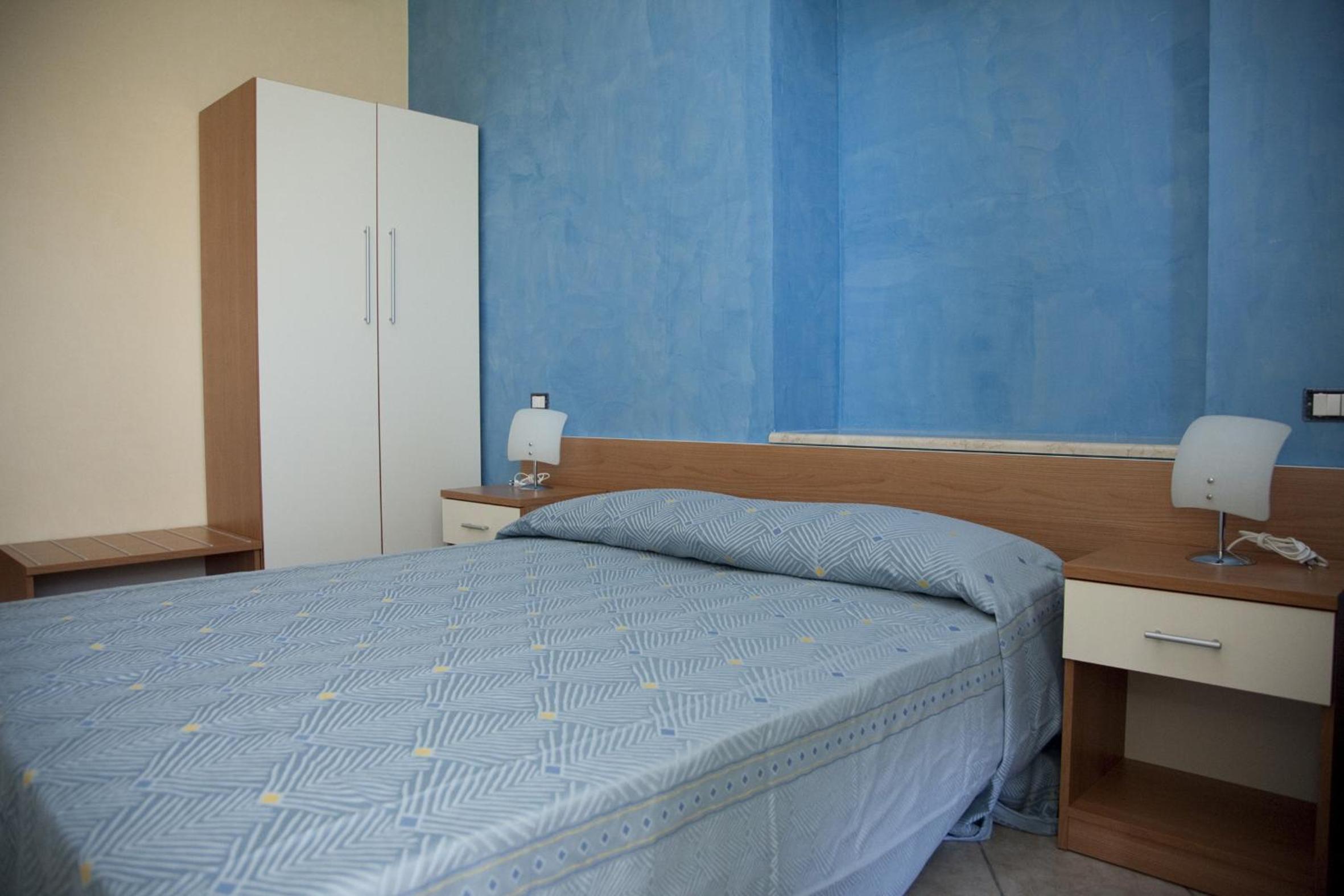 Double Room with Balcony - Photo 4
