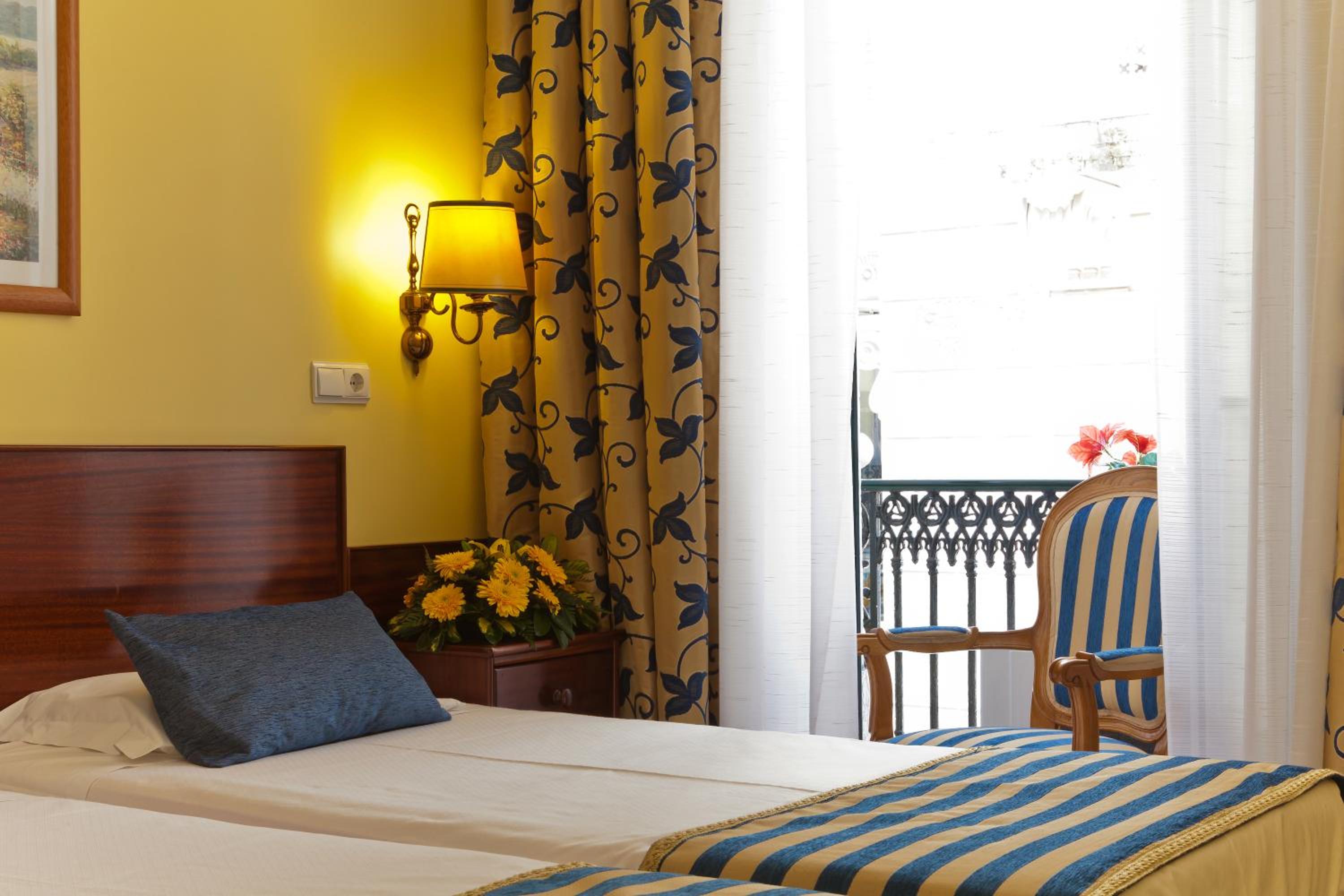 Double or Twin Room - Photo 5