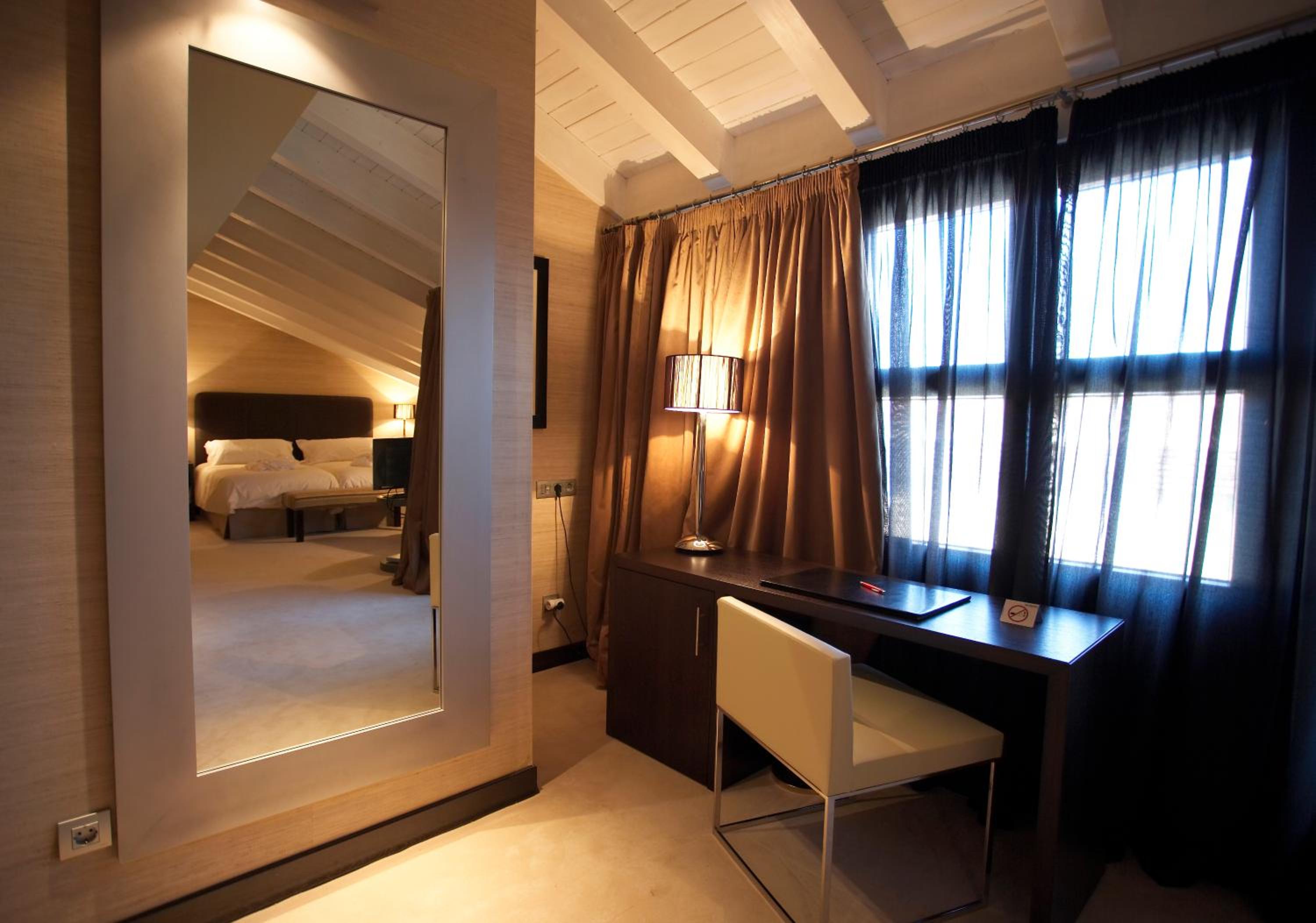 Junior Suite (2 Adults + 2 Children) - Photo 13