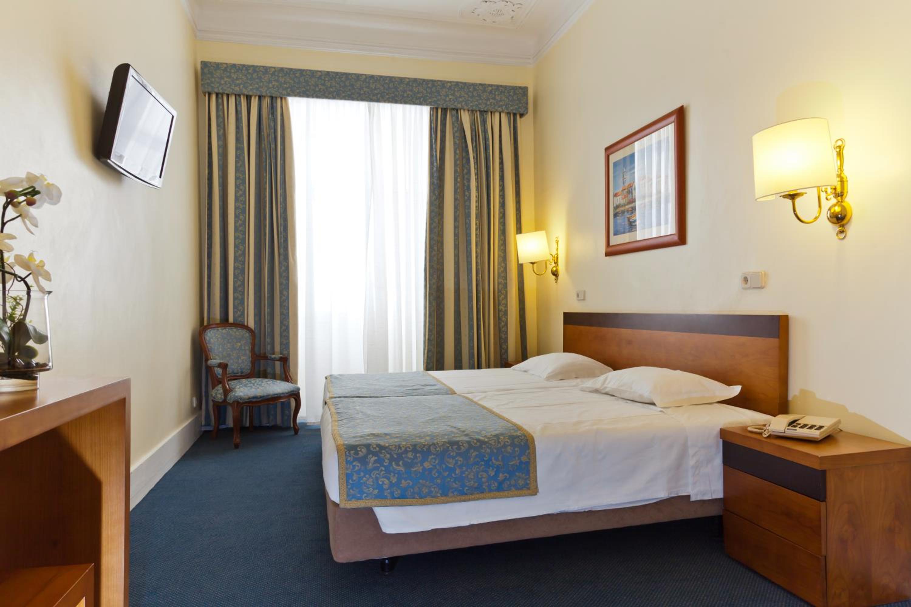 Double or Twin Room - Photo 2