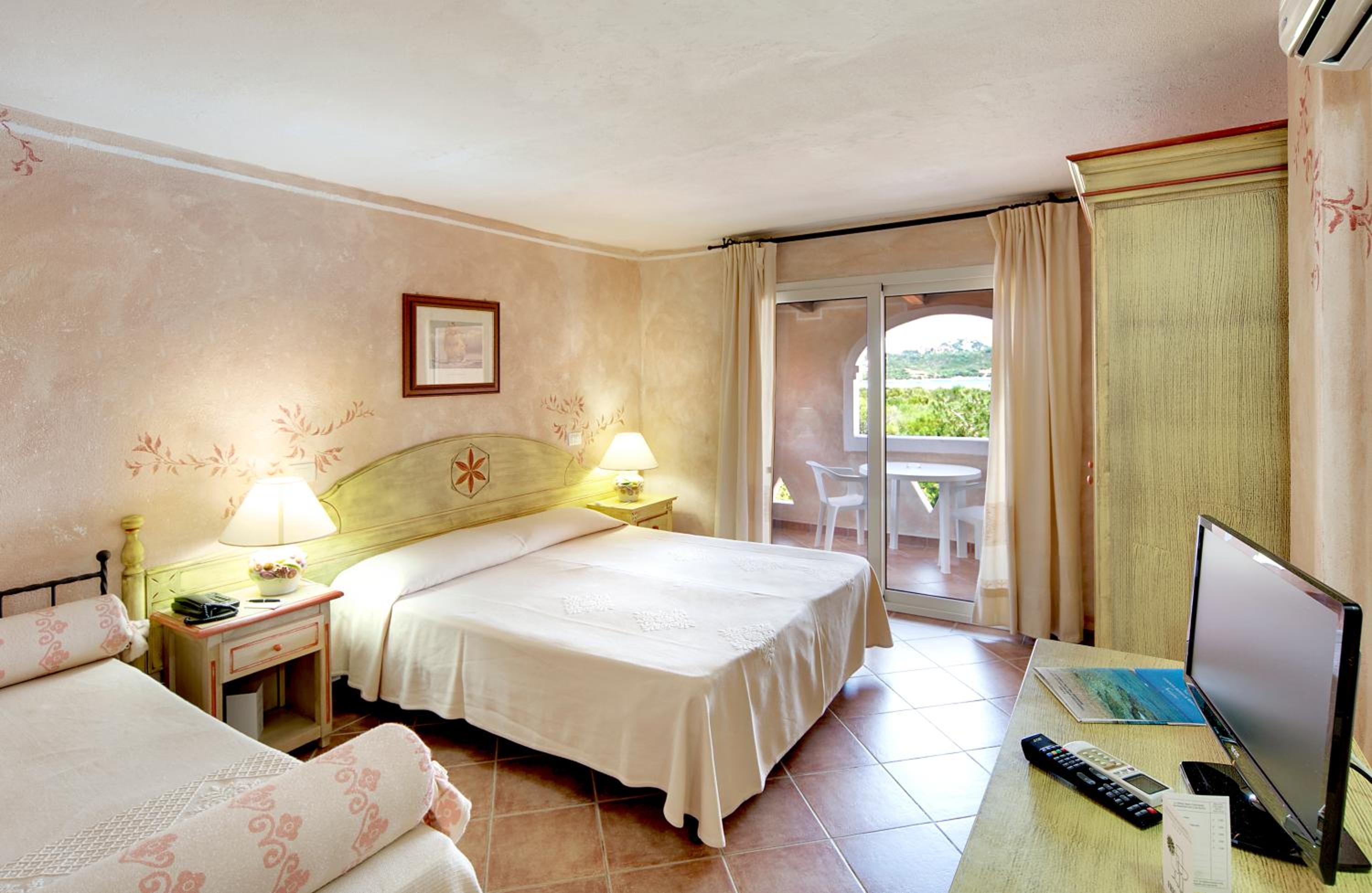 Double or Twin Room with Sea View and Balcony - Photo 1