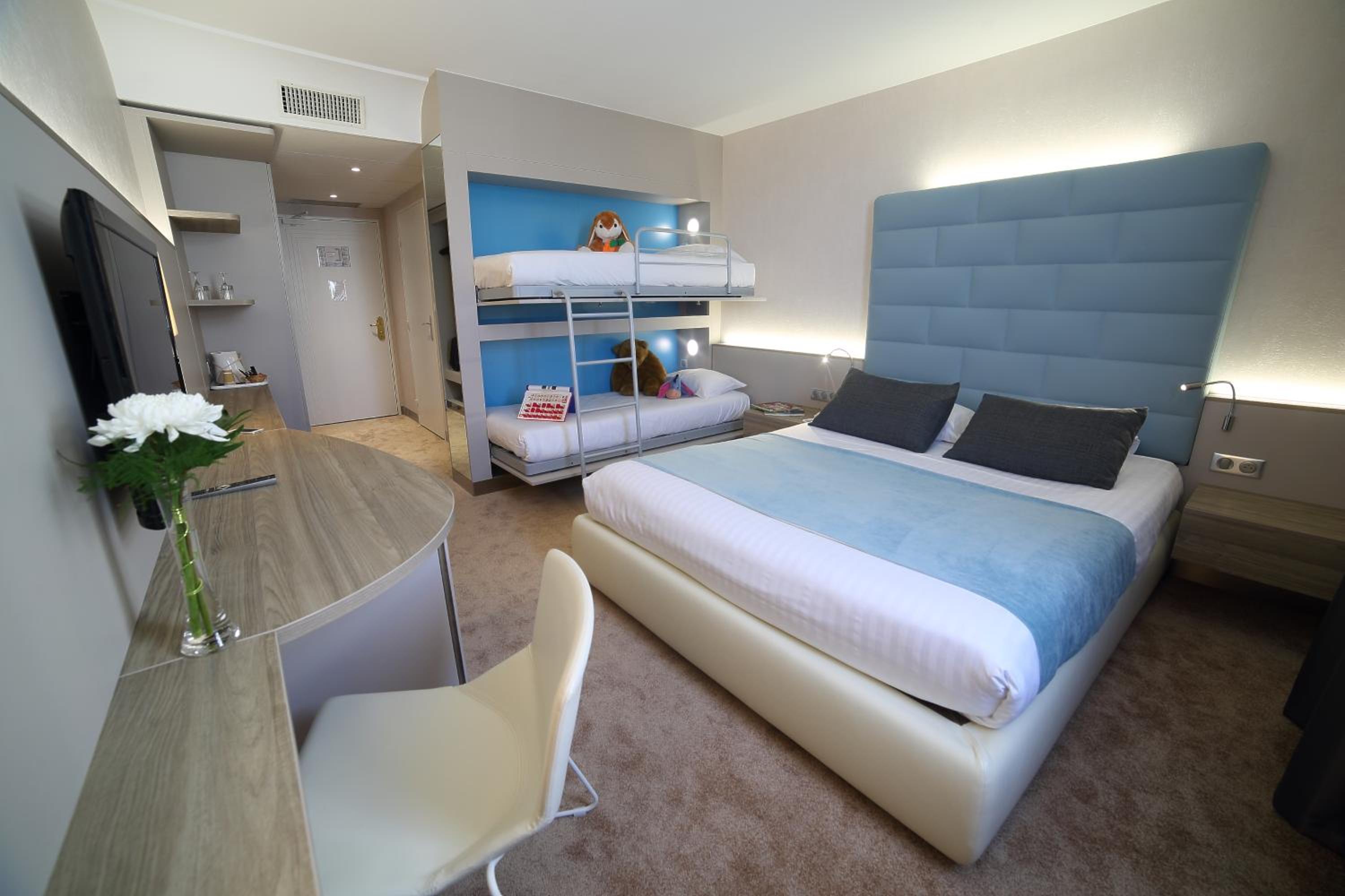 Premium Quadruple Room - Photo 4