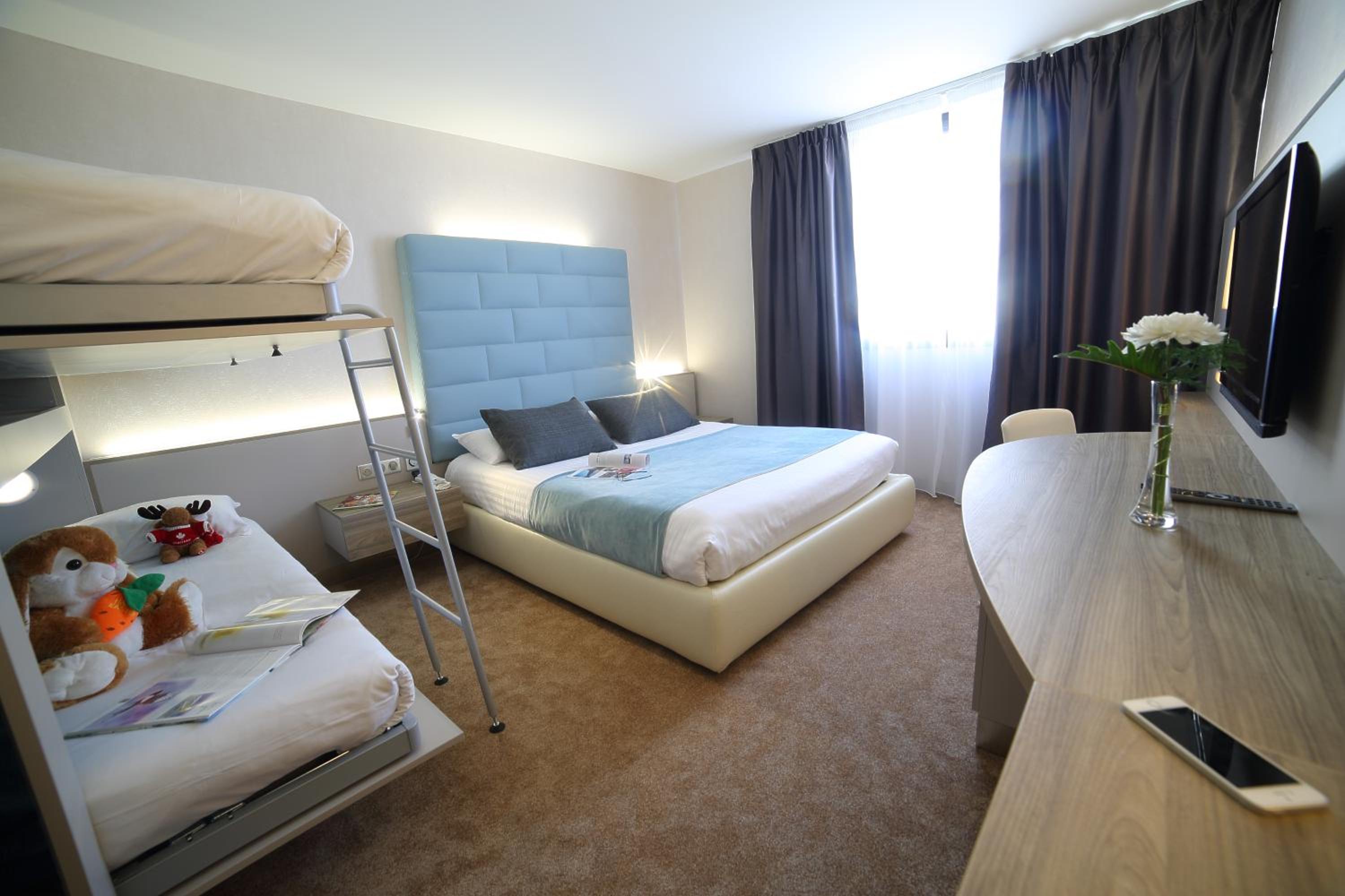 Premium Quadruple Room - Photo 5