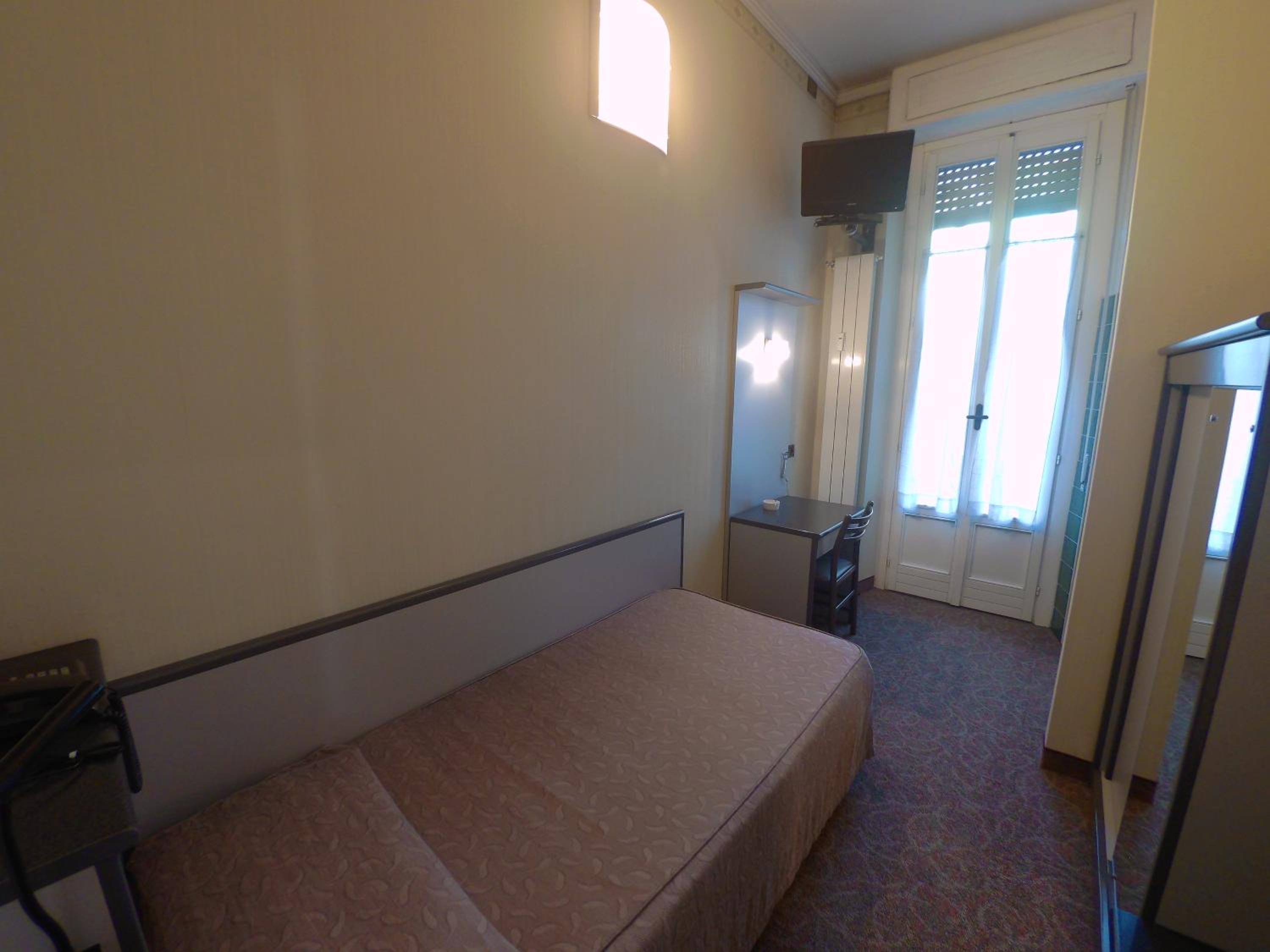 Single Room with Shared Bathroom