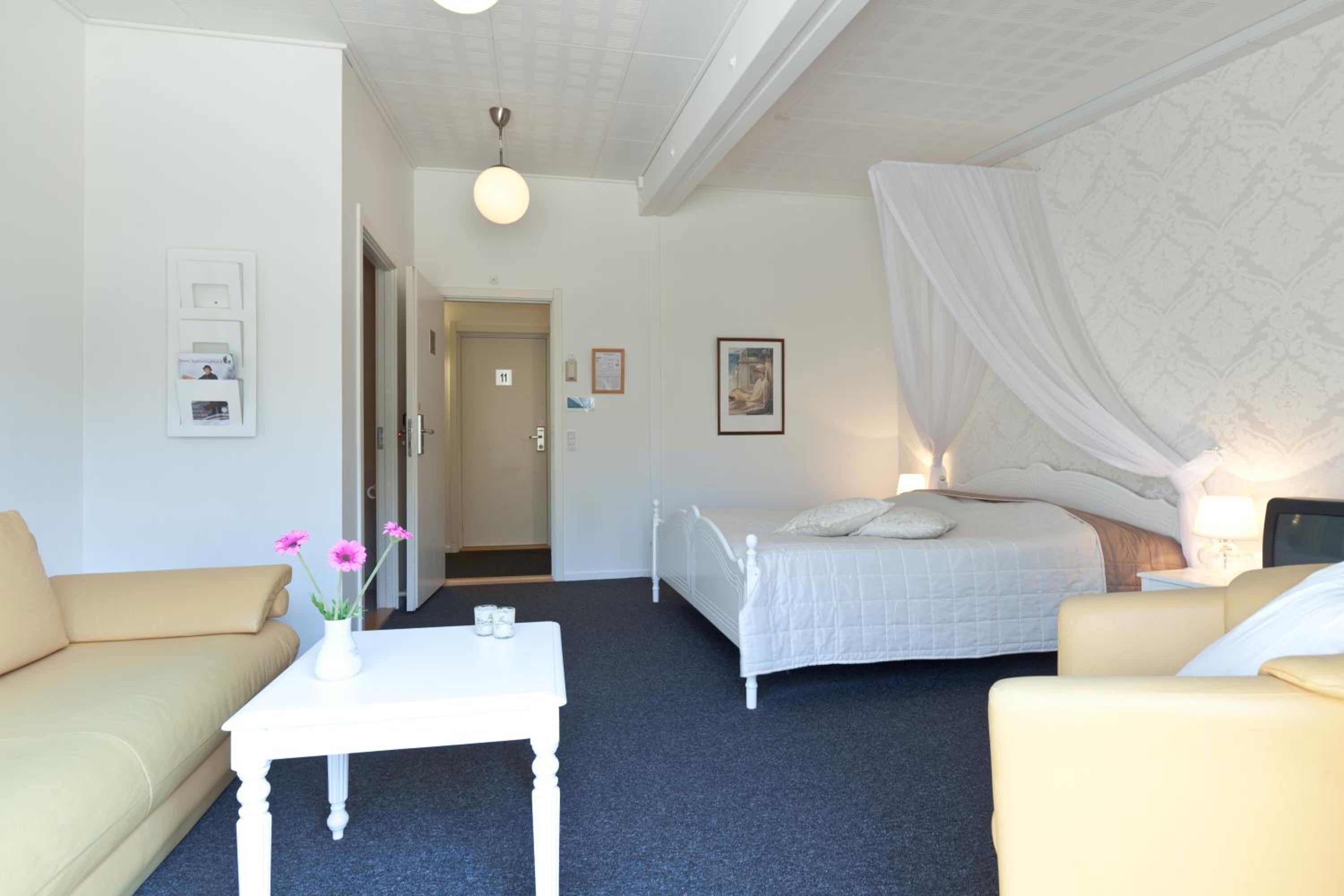 Double Room - Photo 10