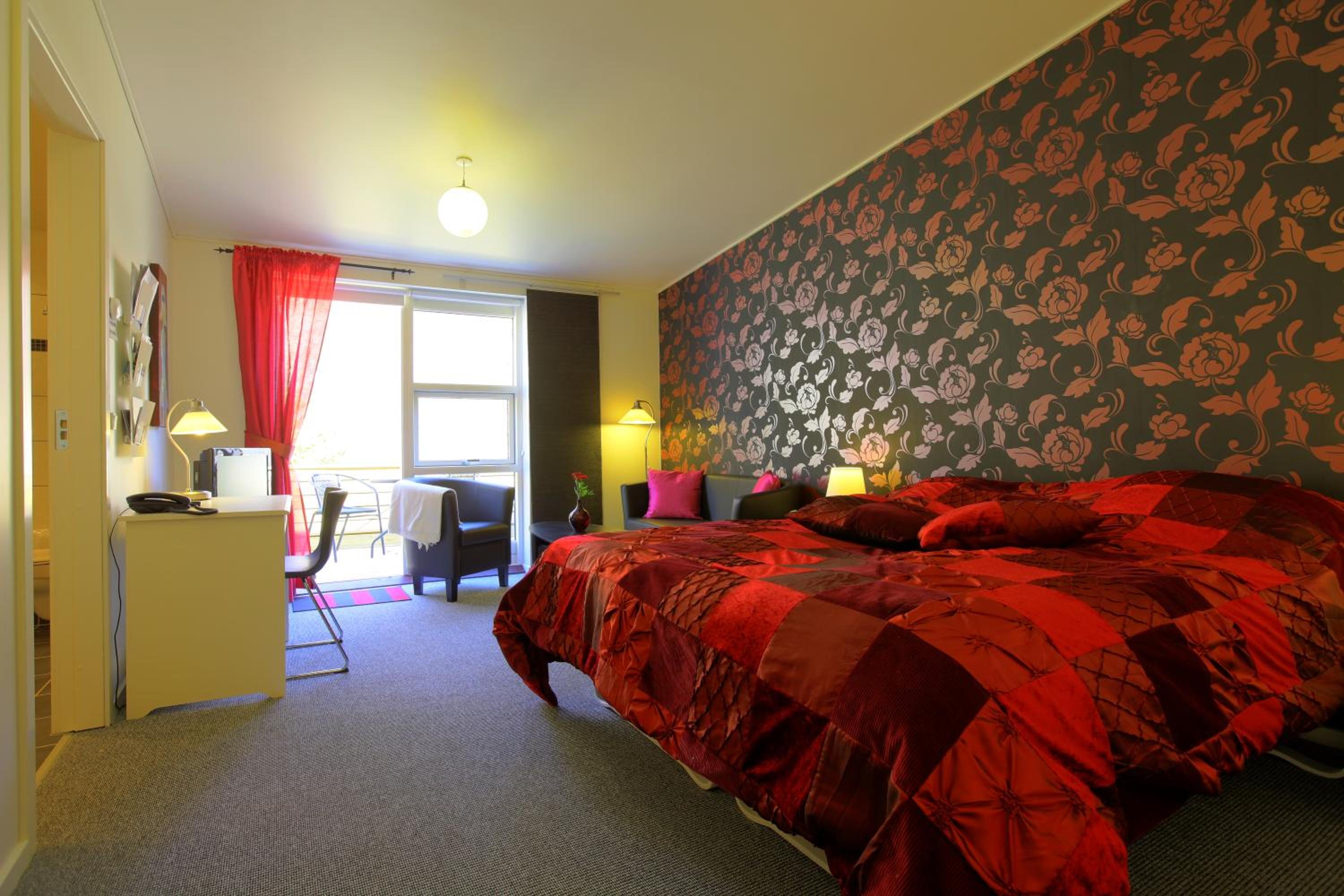 Large Double Room - Photo 5