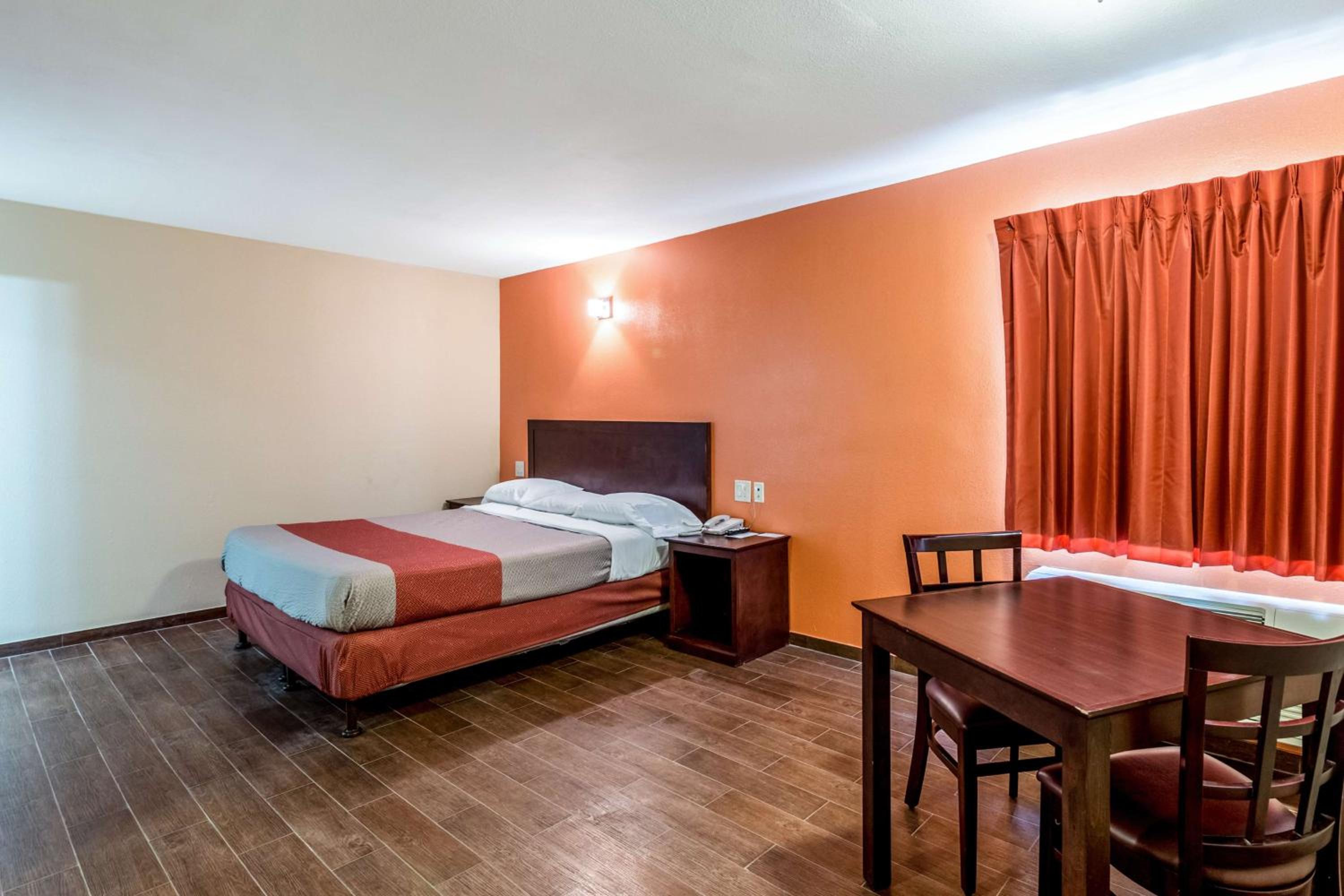 Deluxe King Room - Non-Smoking photo 1