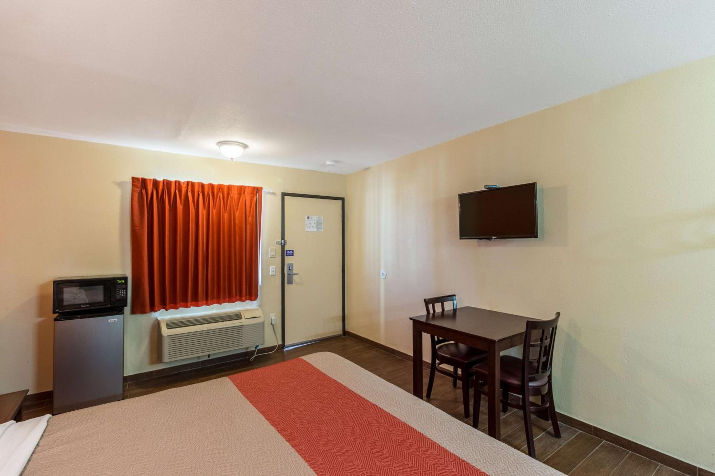 Deluxe King Room - Smoking photo 1
