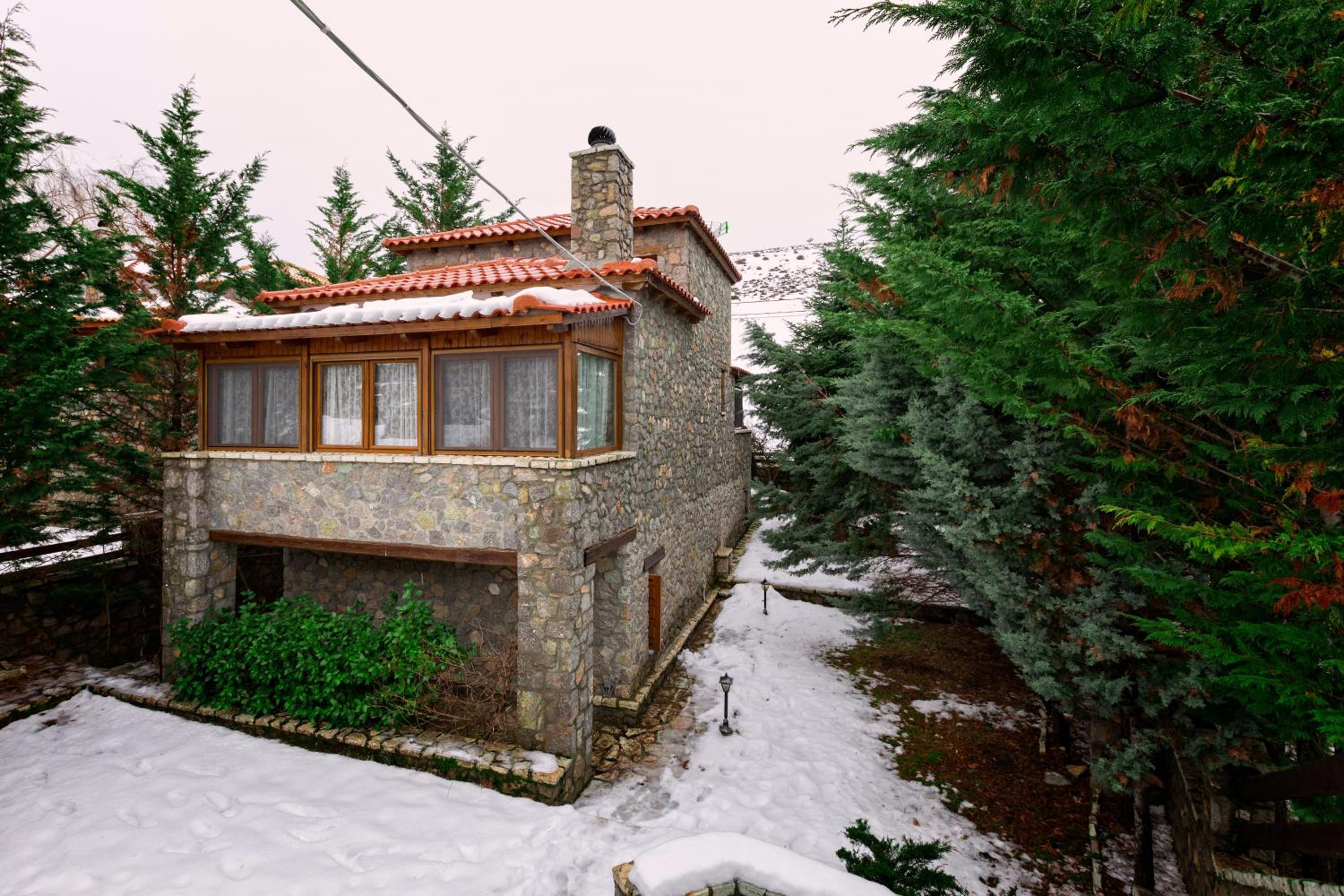 Four-Bedroom Villa - Photo 5
