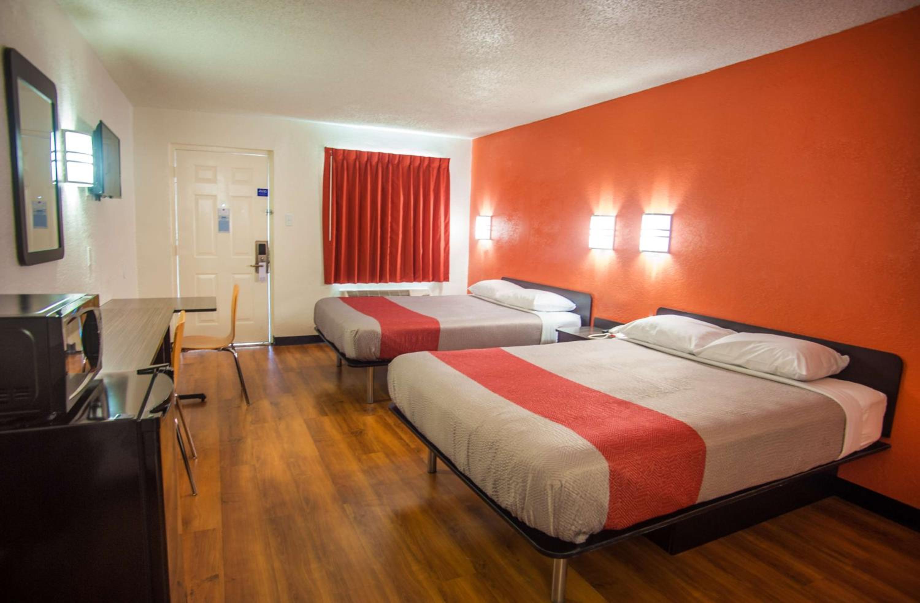 Queen Room with Two Queen Beds - Non-Smoking - Photo 1