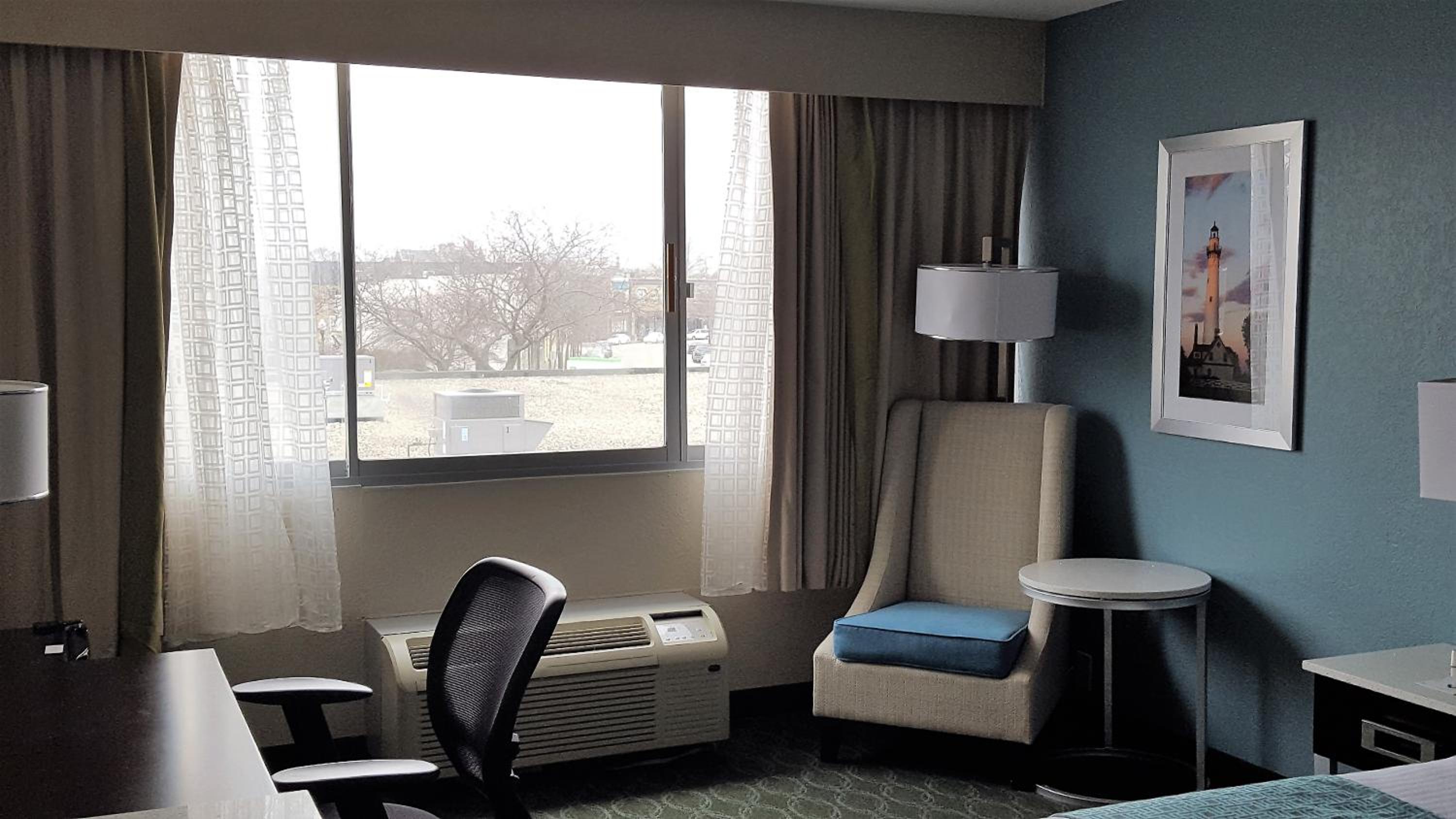 King Room - Non-Smoking - Photo 2
