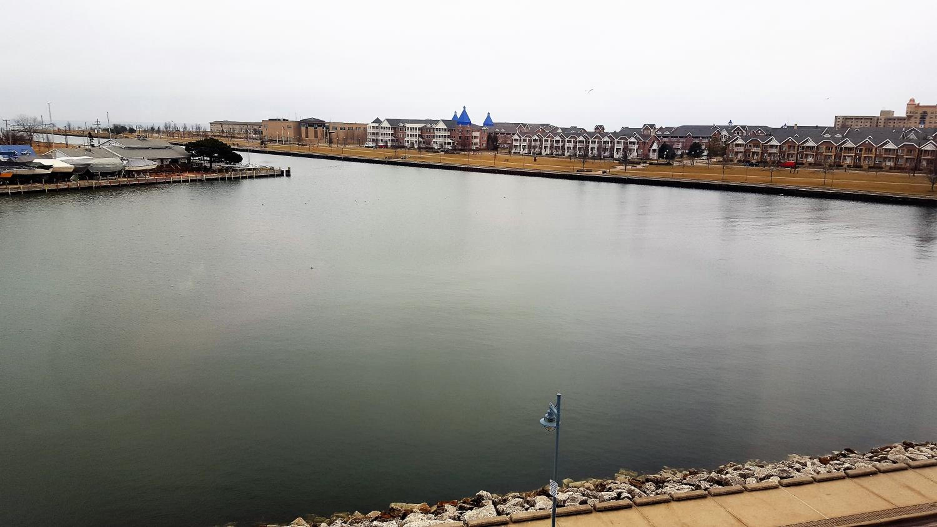 King Room with Lake View - Mobility Accessible/Non-Smoking - Photo 10
