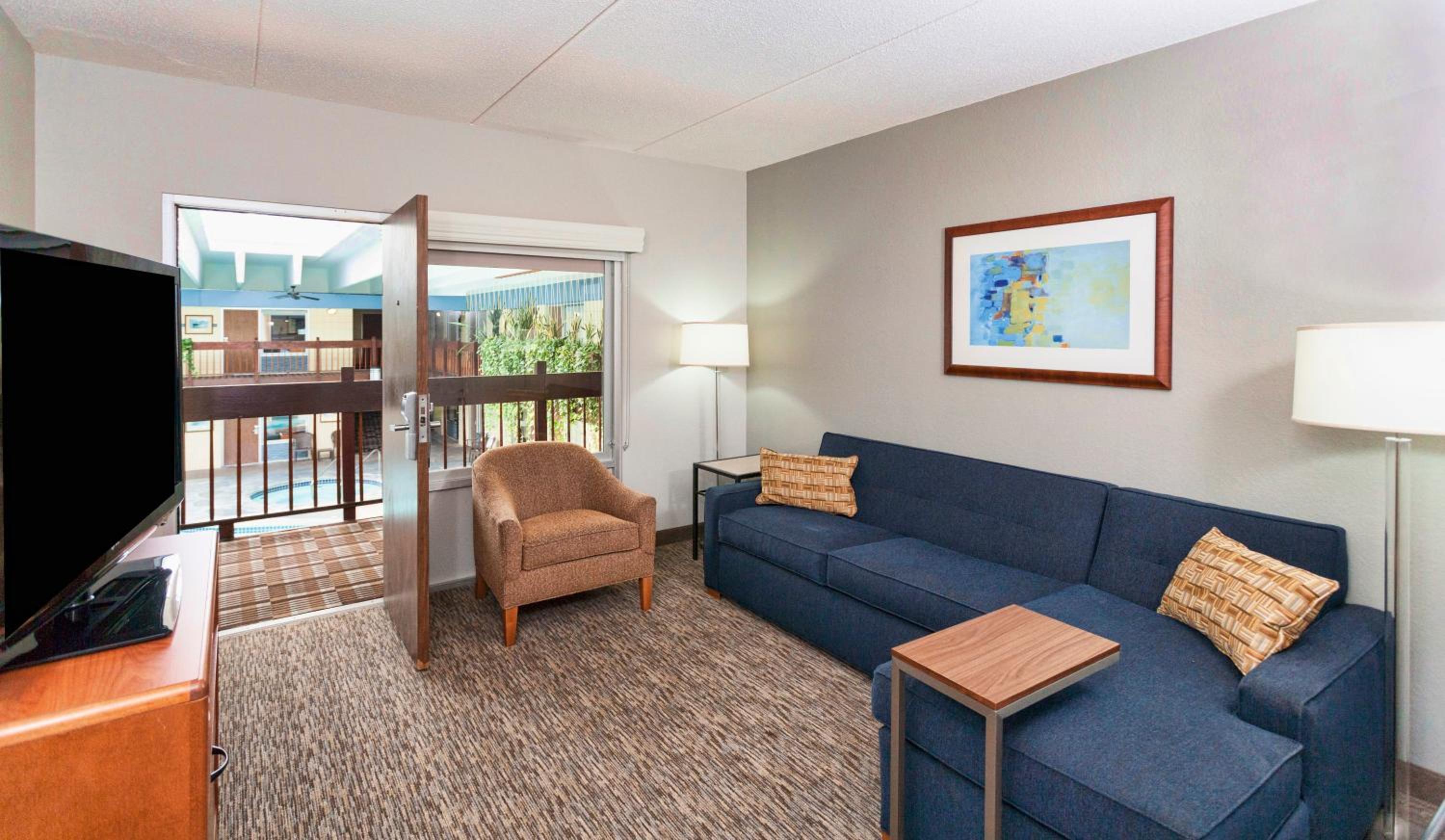 King Suite With Mobility Accessible Roll-In Shower And Balcony photo 2