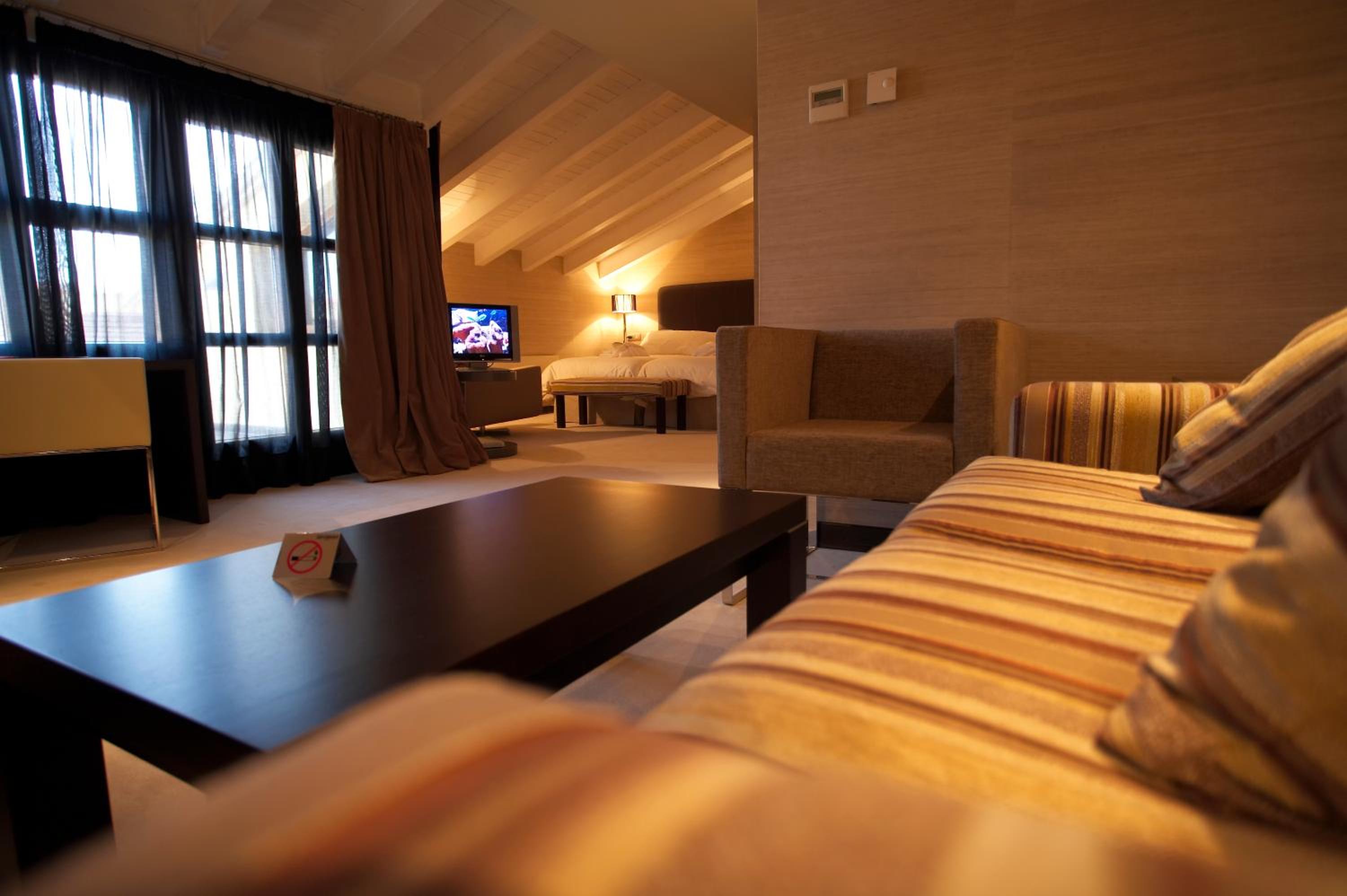 Junior Suite (2 Adults + 2 Children) - Photo 11