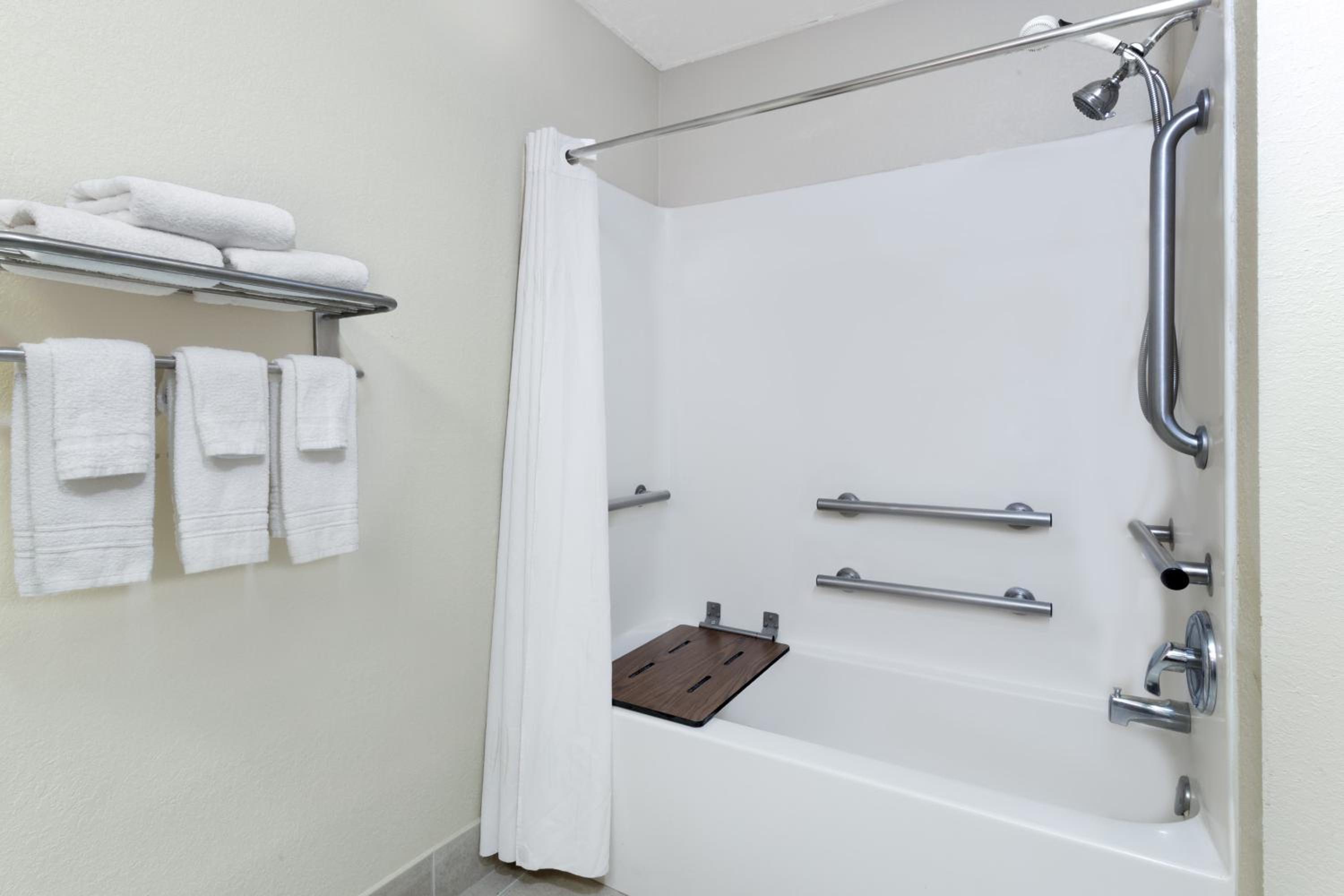 King Room - Mobility Access/Non-Smoking - Photo 7