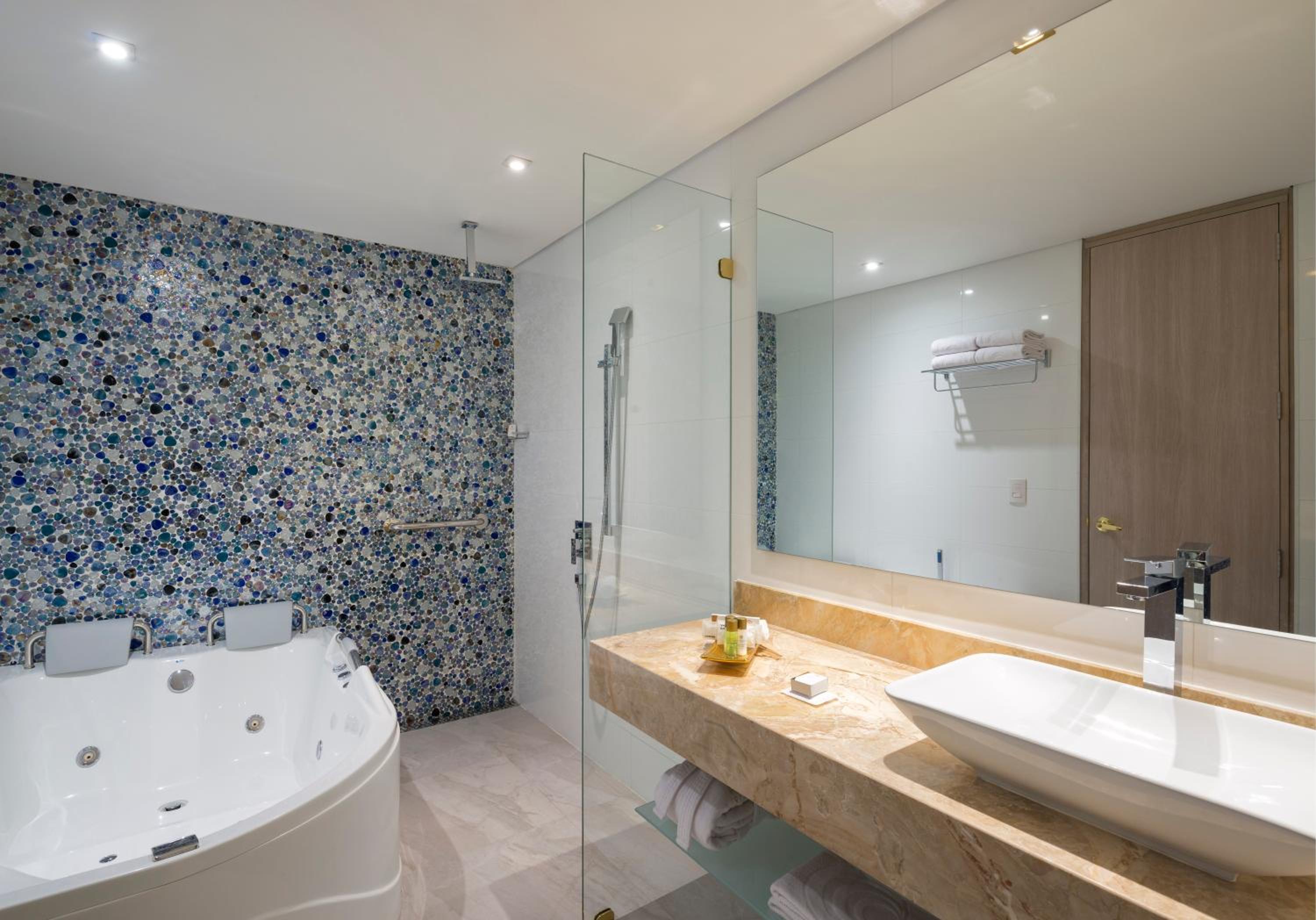 Twin Room with Bath photo 2