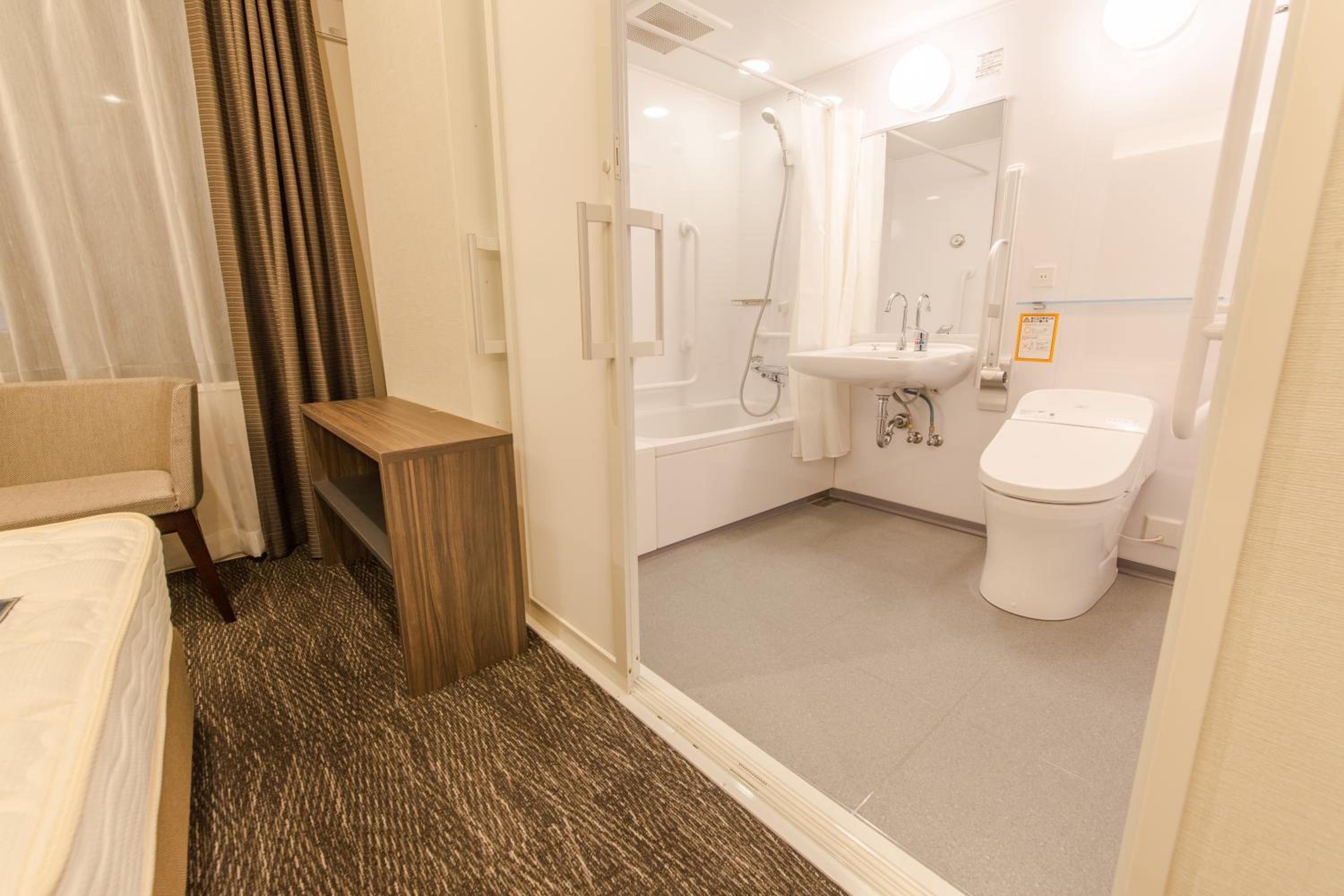 Twin  Accessible Room Non-Smoking thumbnail 5