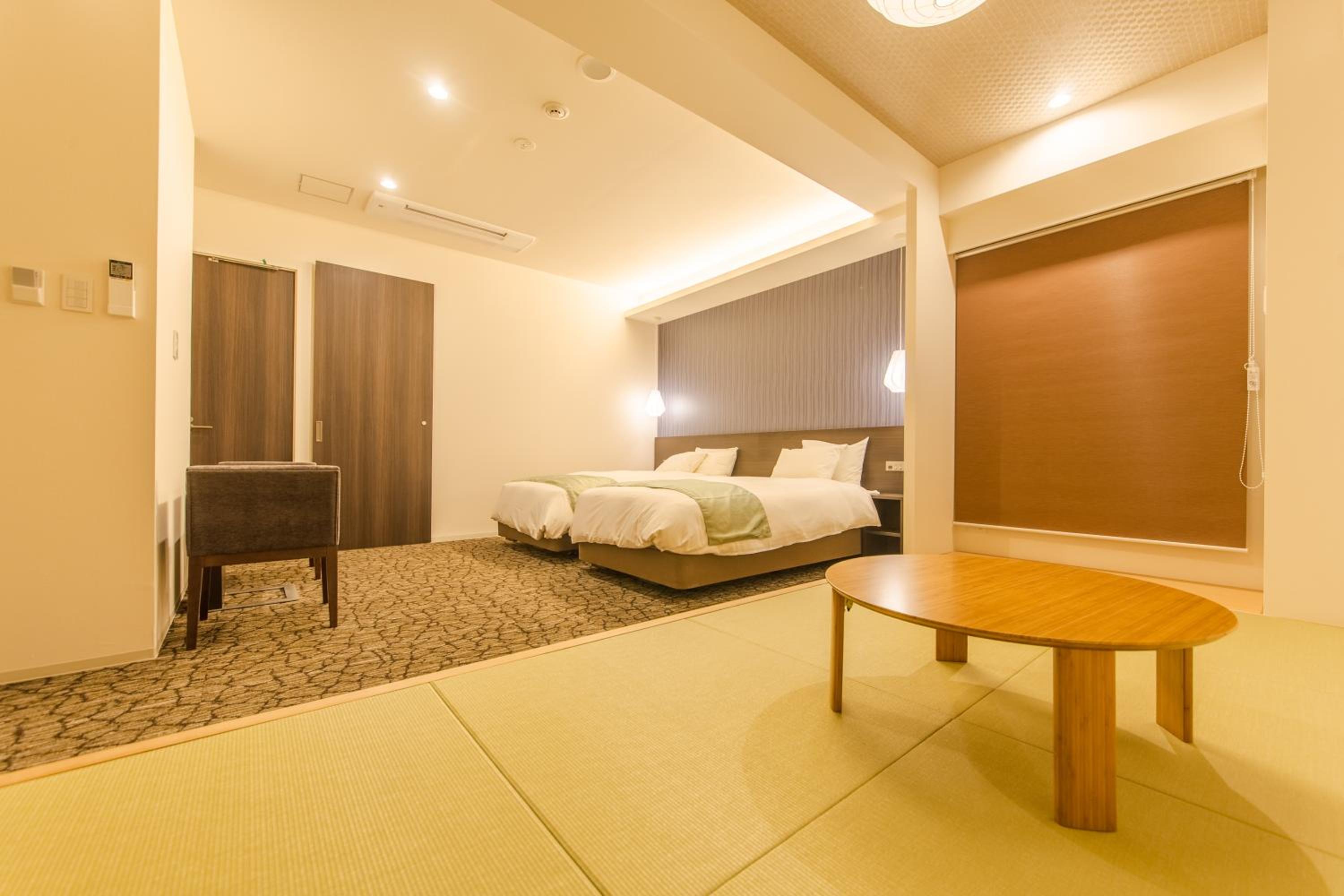 Family Room with Tatami Area thumbnail 5