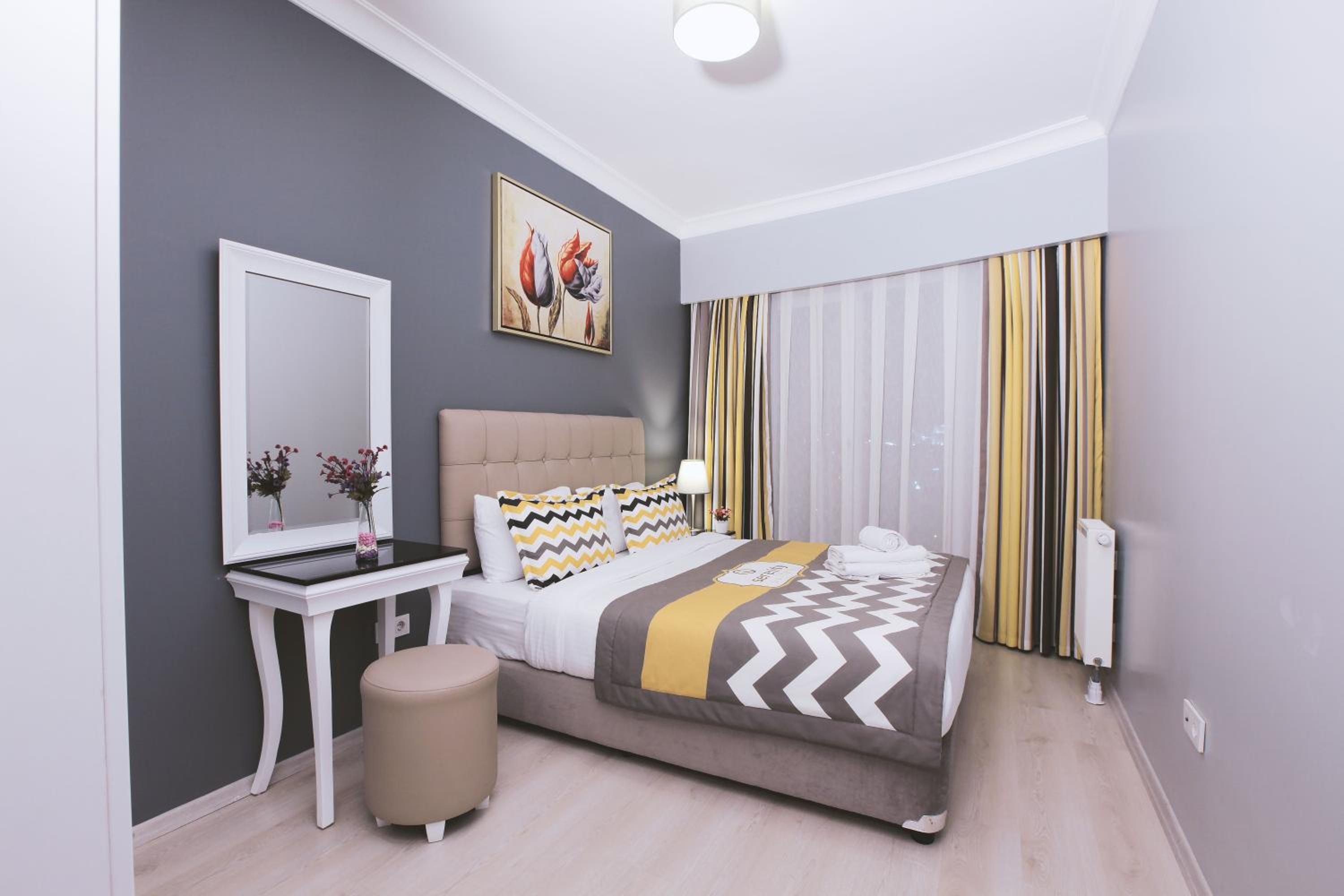 Standard Suite with City View photo 2