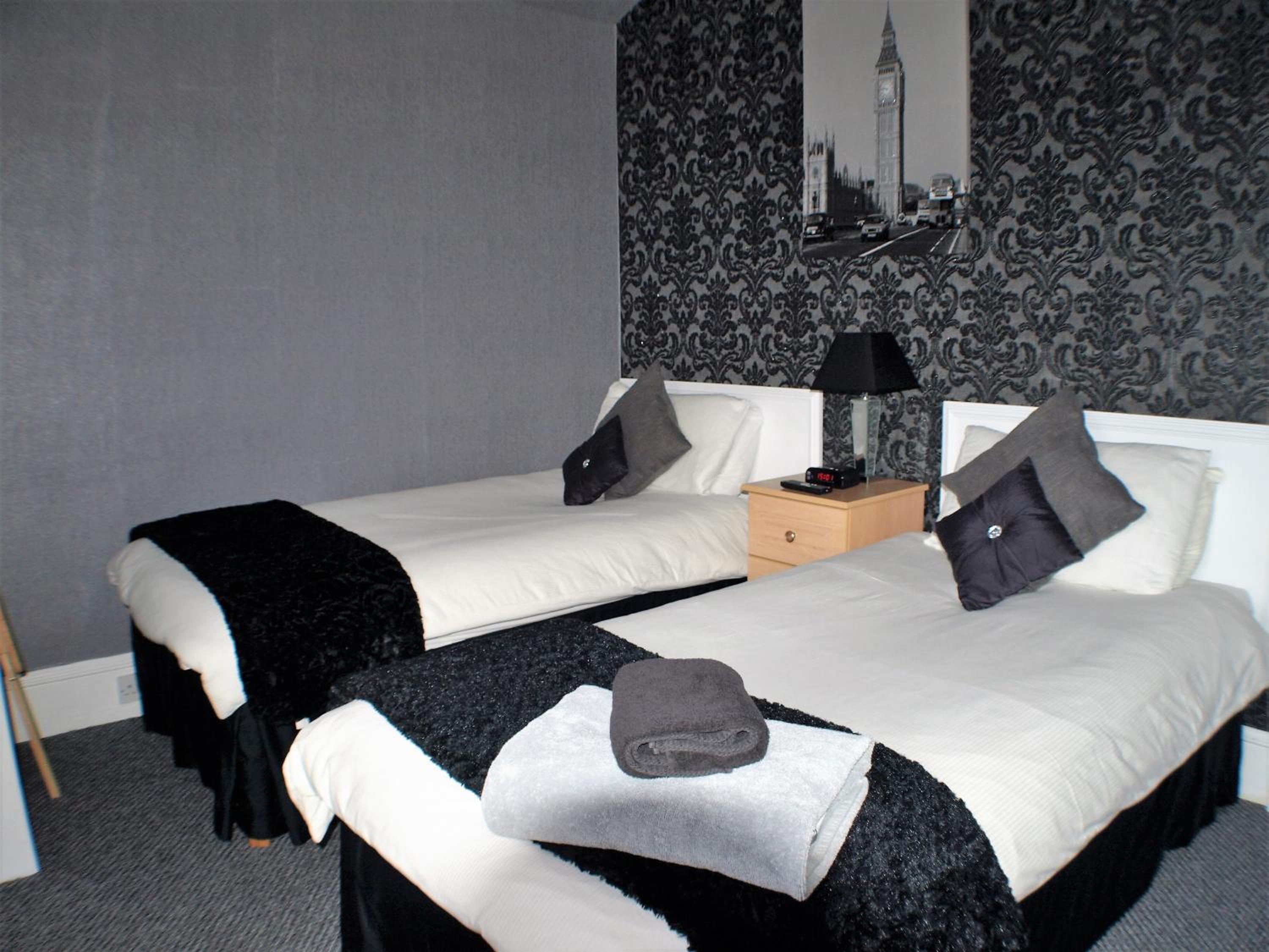 Twin Room with Shower photo 1