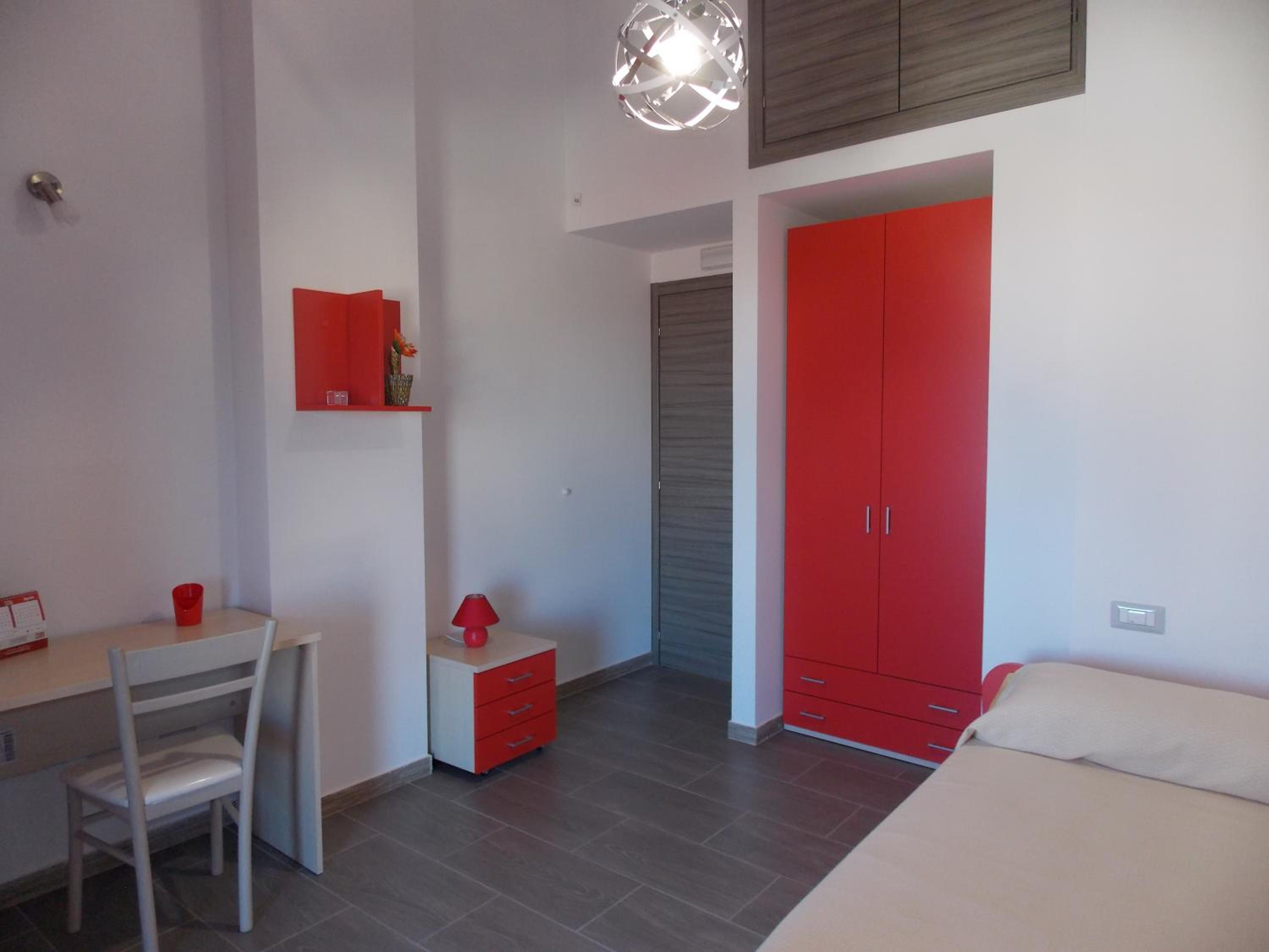 Two-Bedroom House - Photo 11