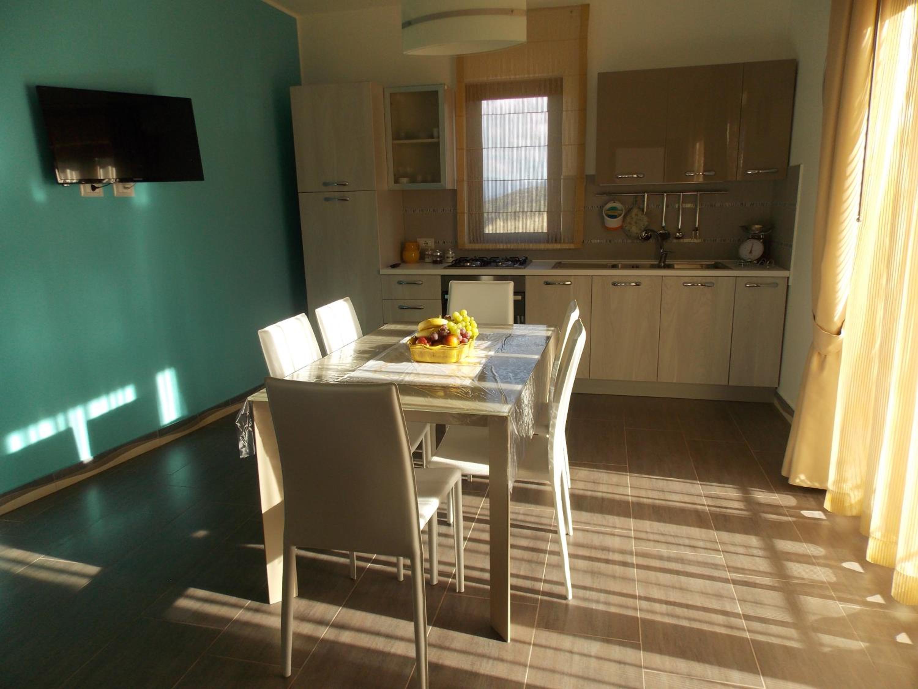 Three-Bedroom House - Photo 3