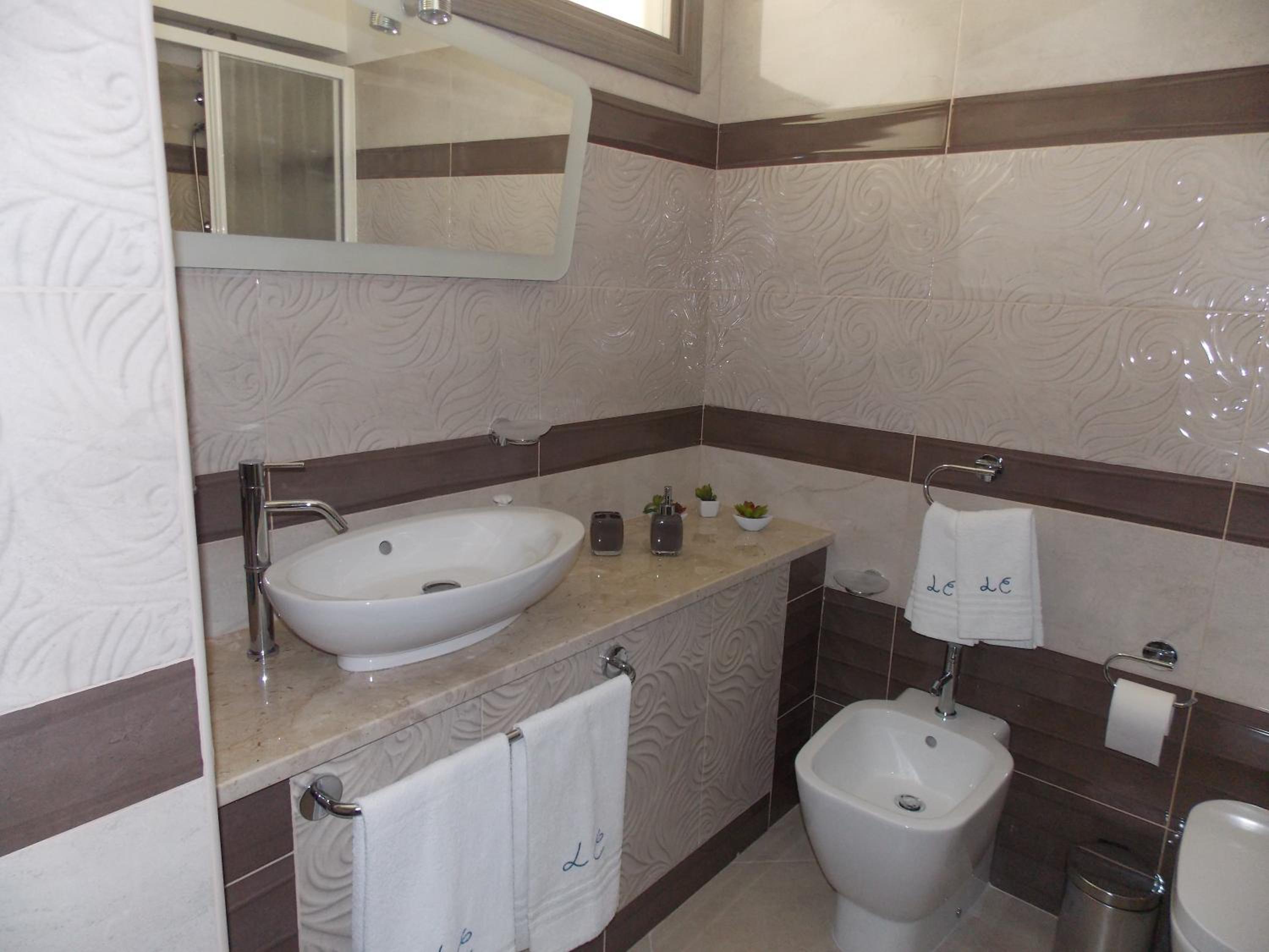 Two-Bedroom House - Photo 12