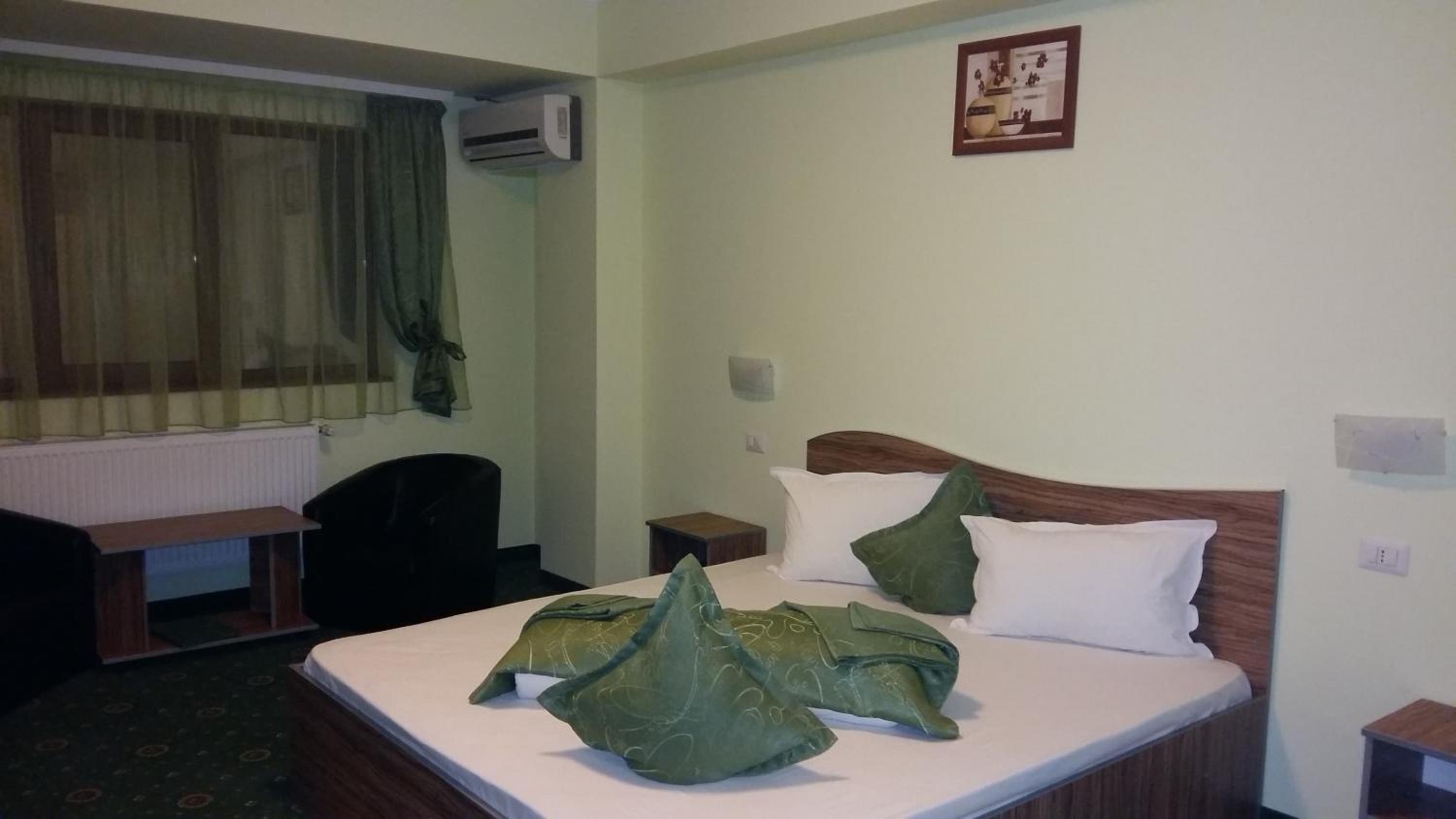 Double Room - Photo 8