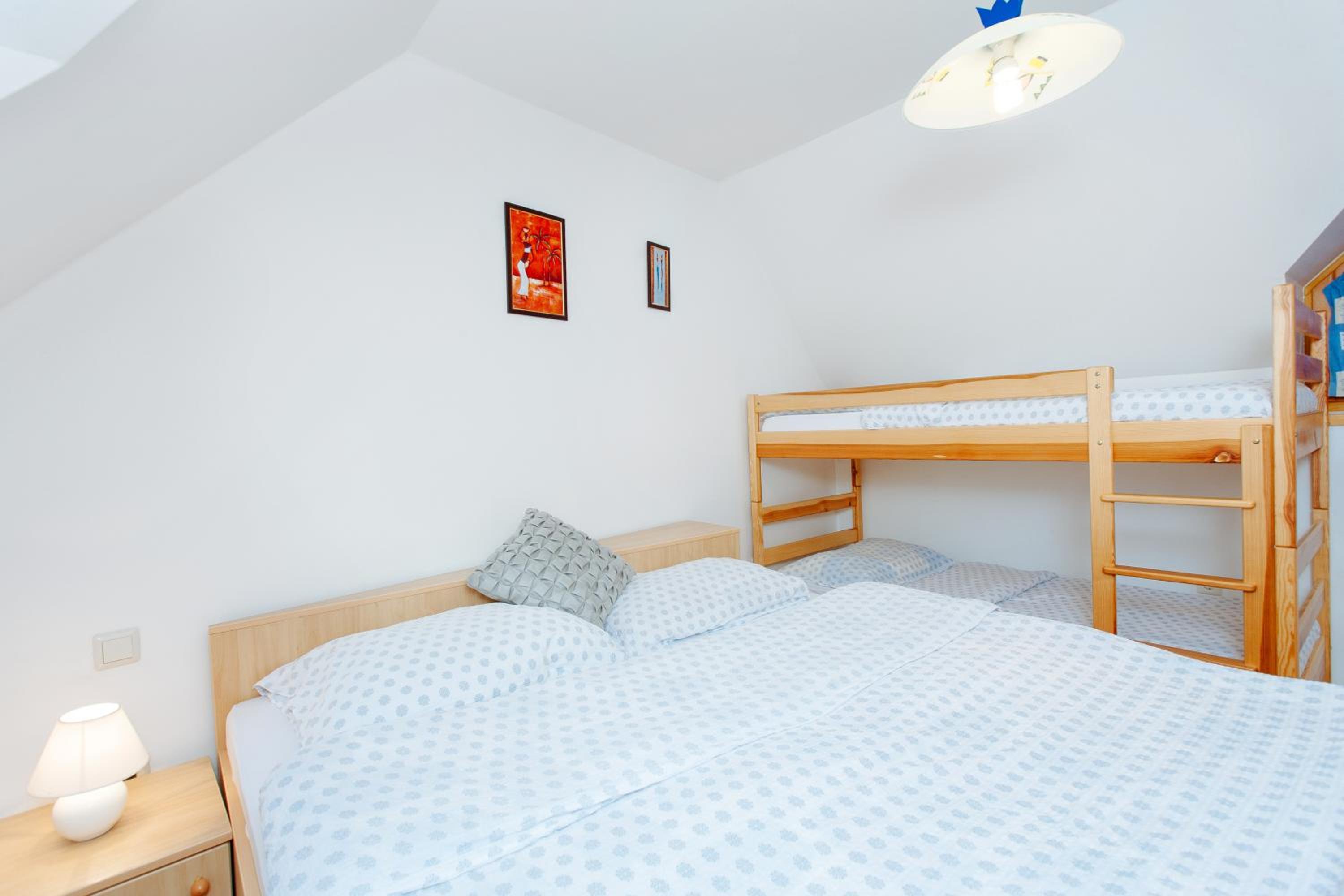 Deluxe Duplex Holiday Home with Terrace - Photo 18