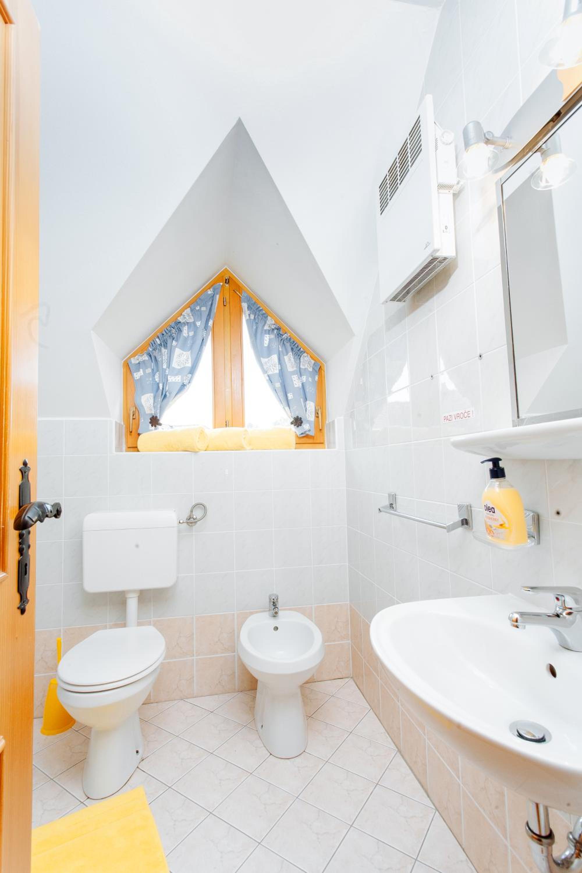 Deluxe Duplex Holiday Home with Terrace - Photo 11