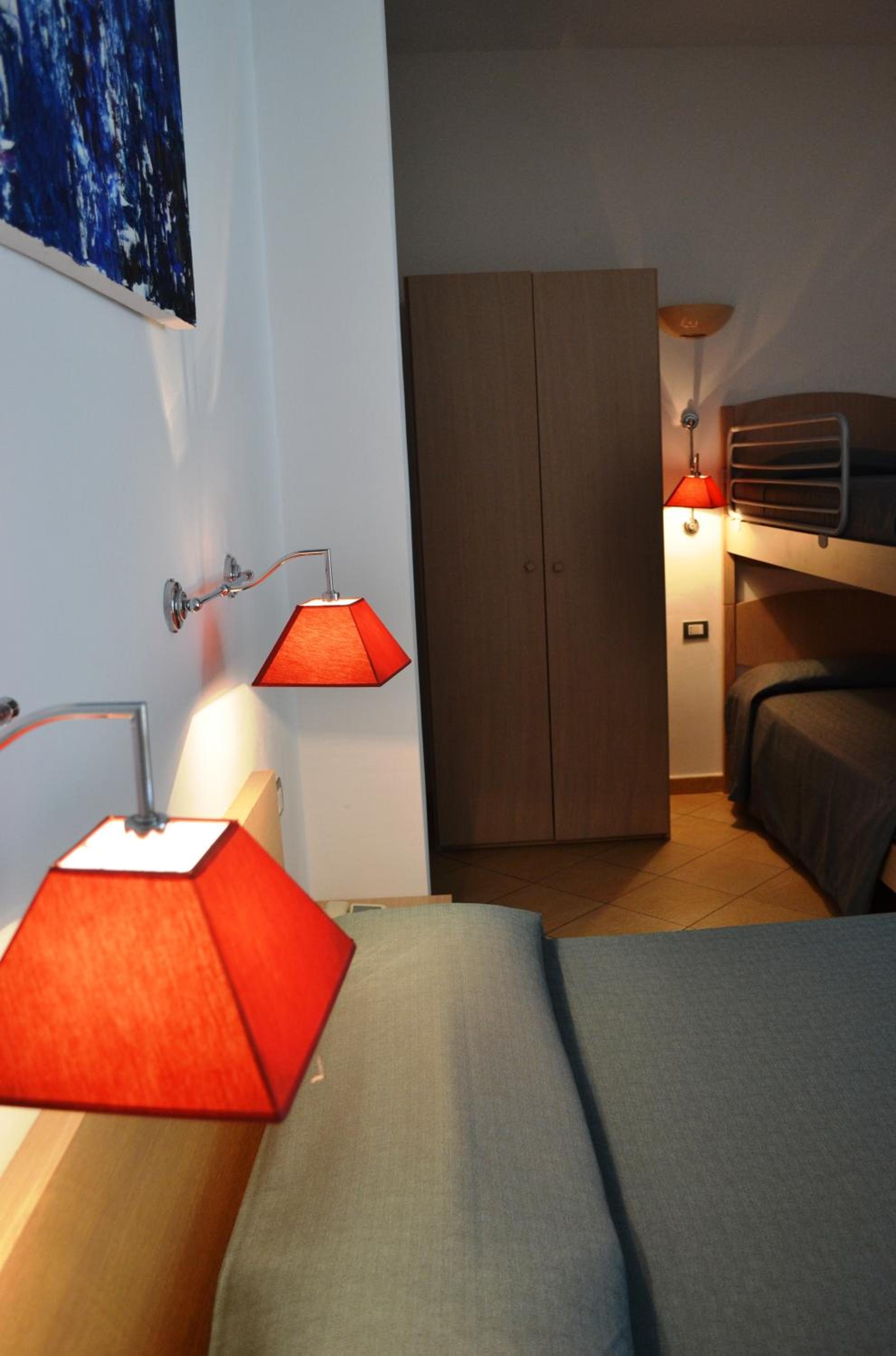 Quadruple Room with Balcony and Sea View photo 2