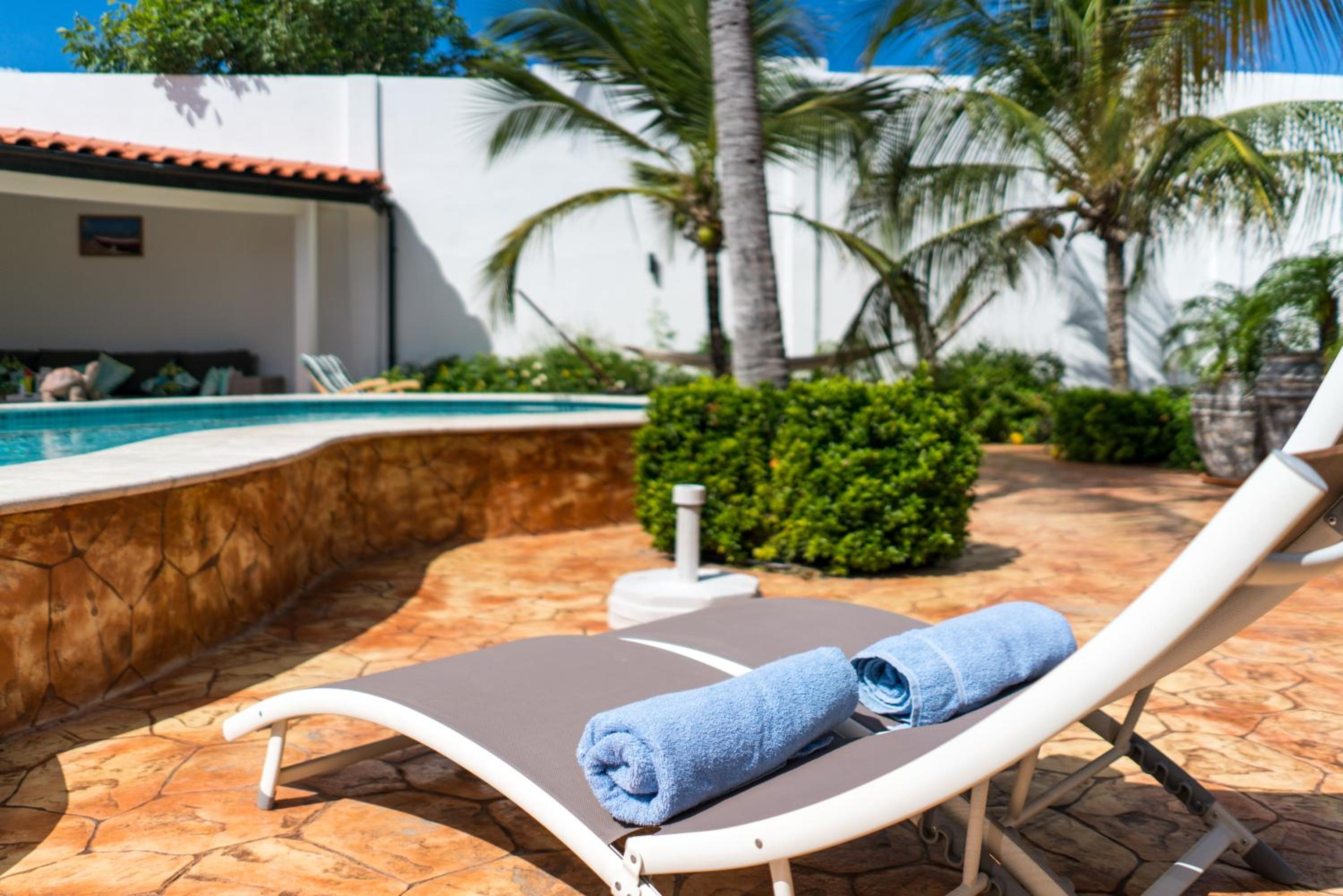 Apartment with pool photo 1