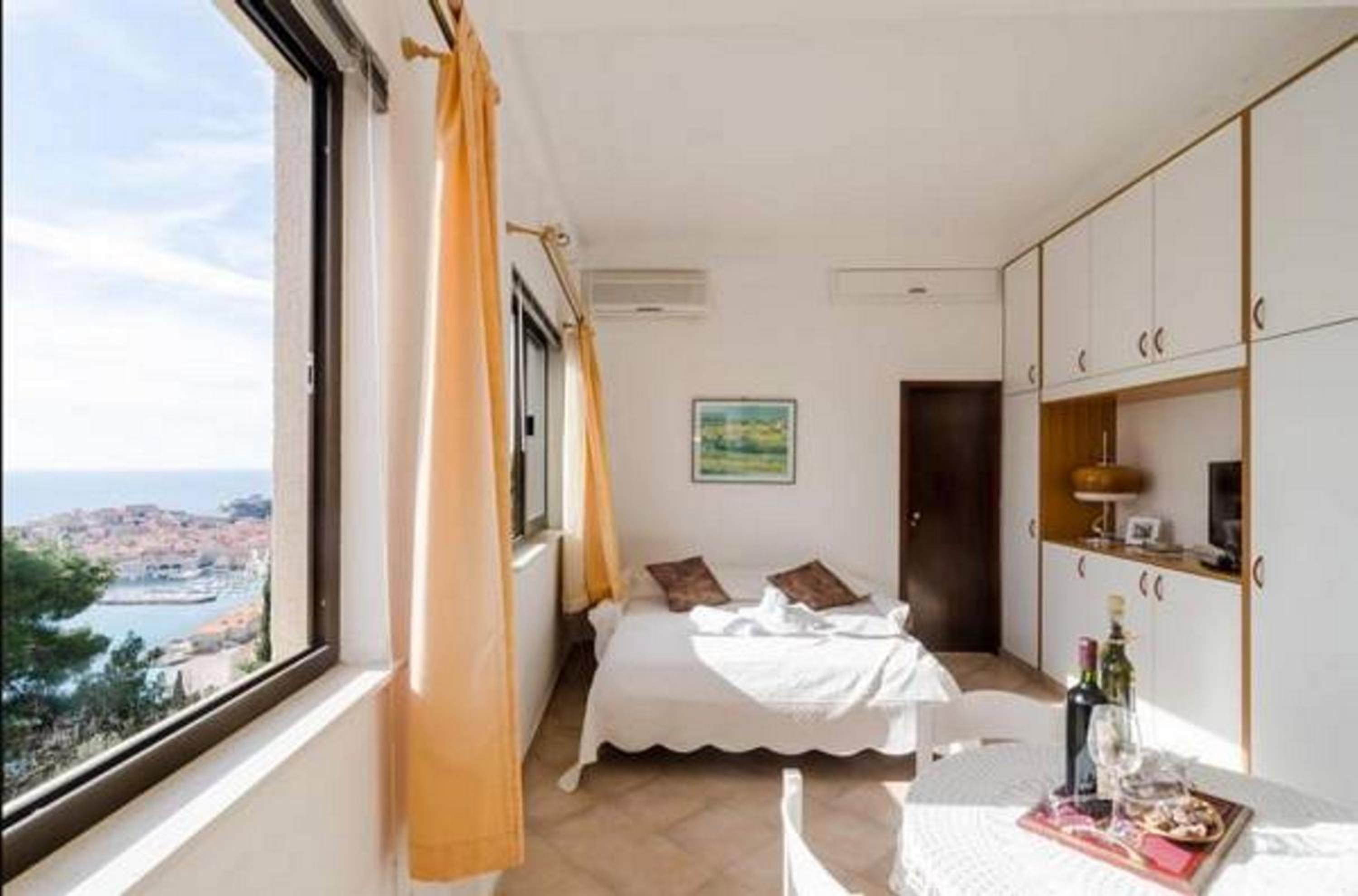 Studio Apartment with Sea View