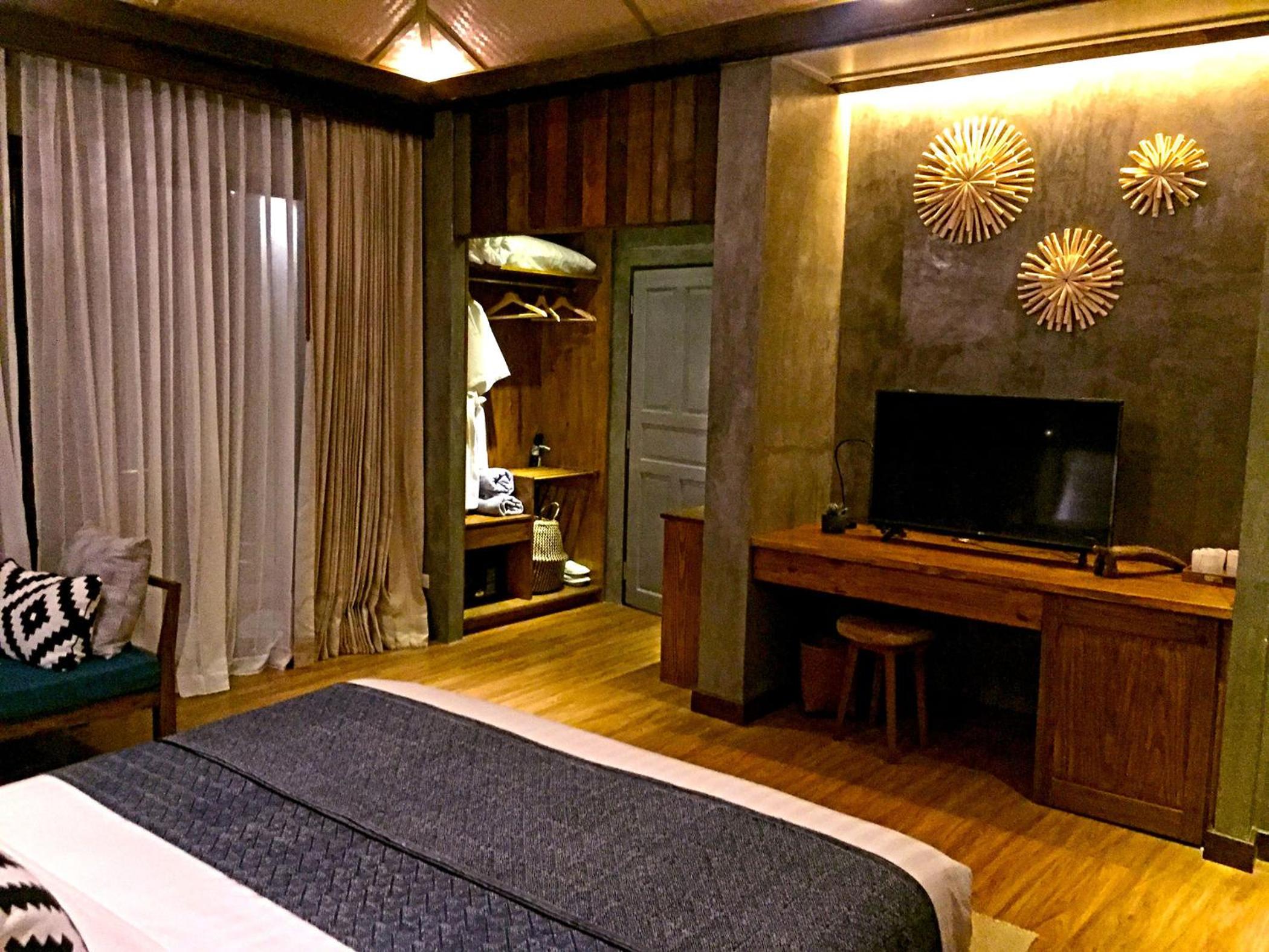 Family Room photo 3
