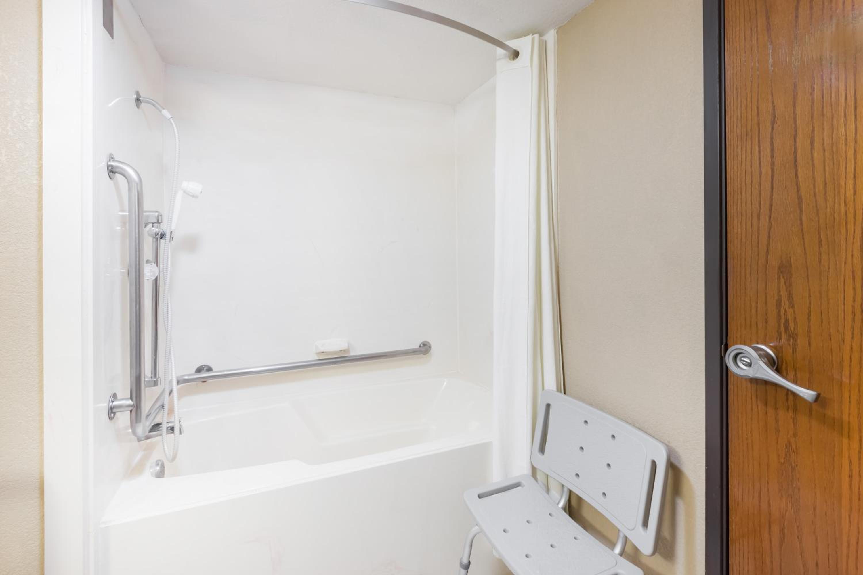 King Room - Mobility Access/Non-Smoking - Photo 4
