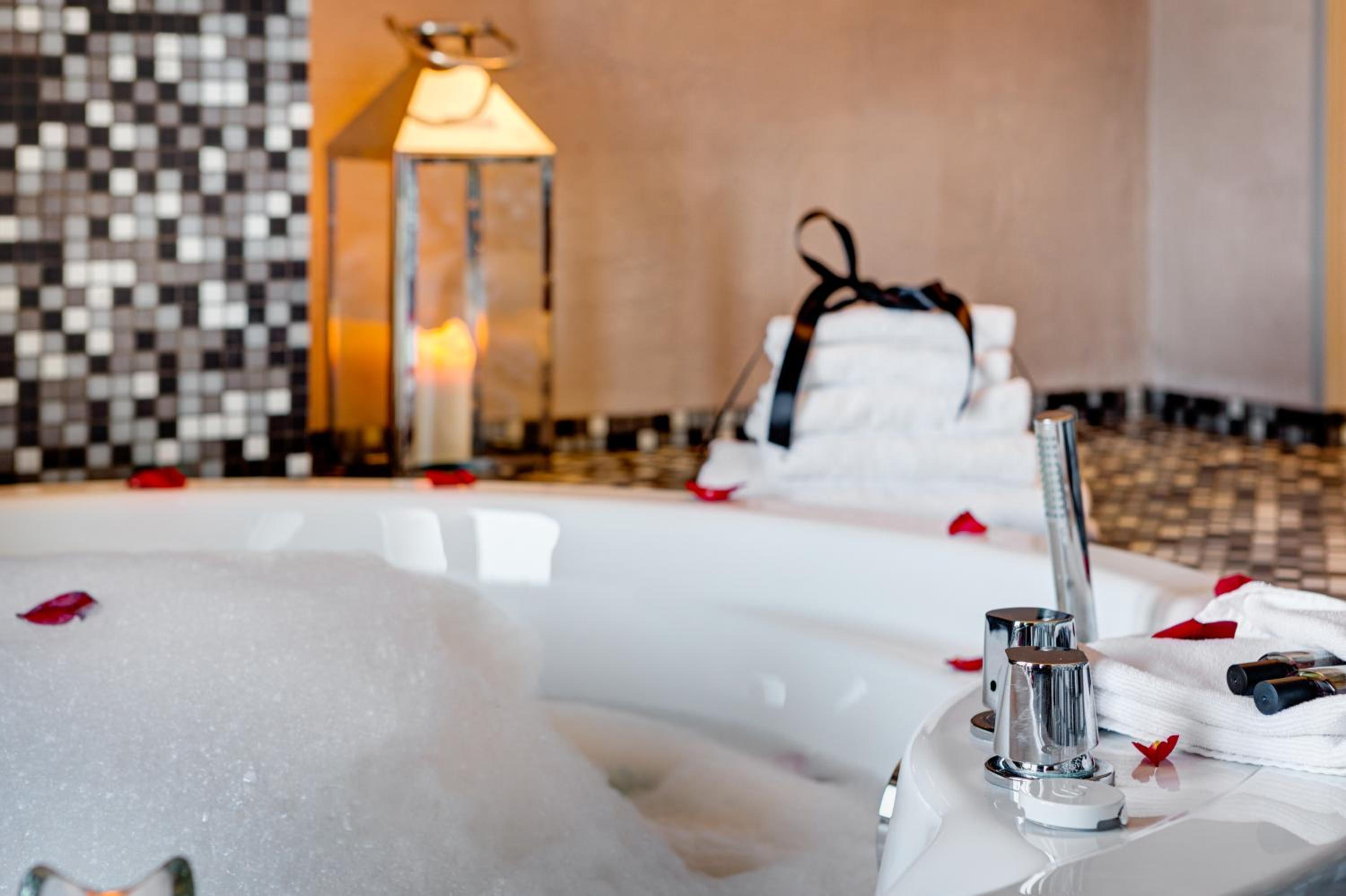 Royal Wellness Suite with Balcony