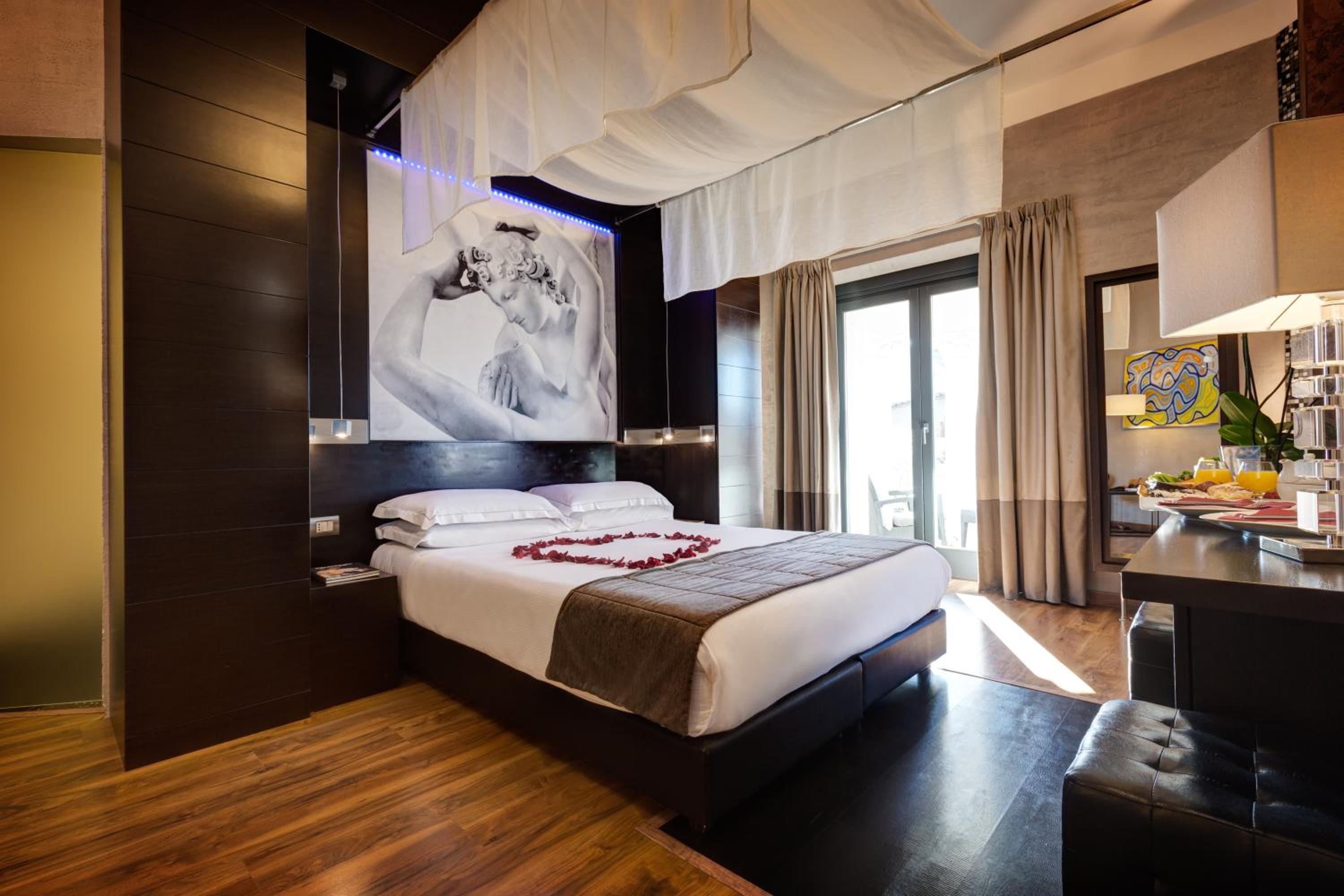Royal Wellness Suite with Balcony thumbnail 6
