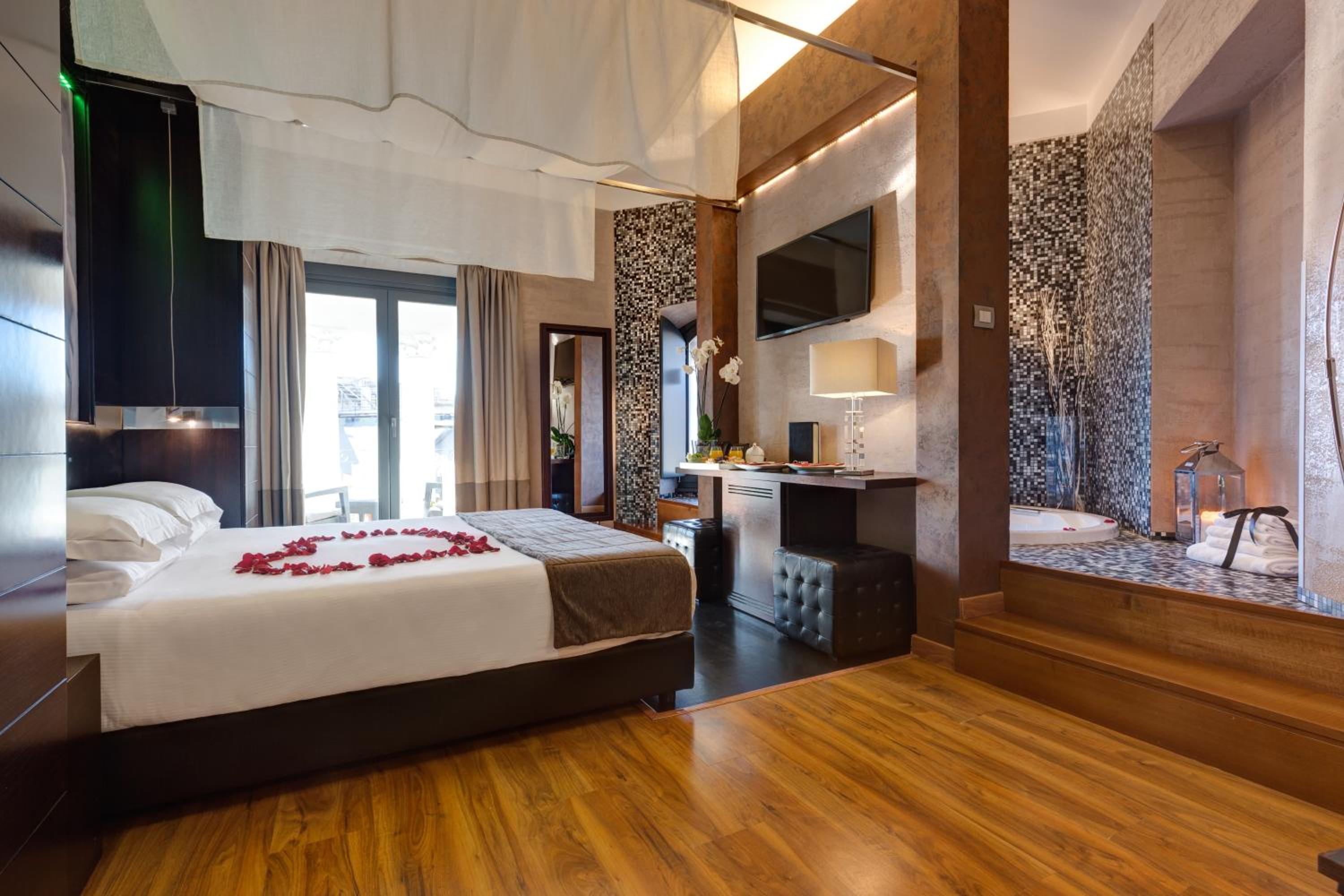 Royal Wellness Suite with Balcony
