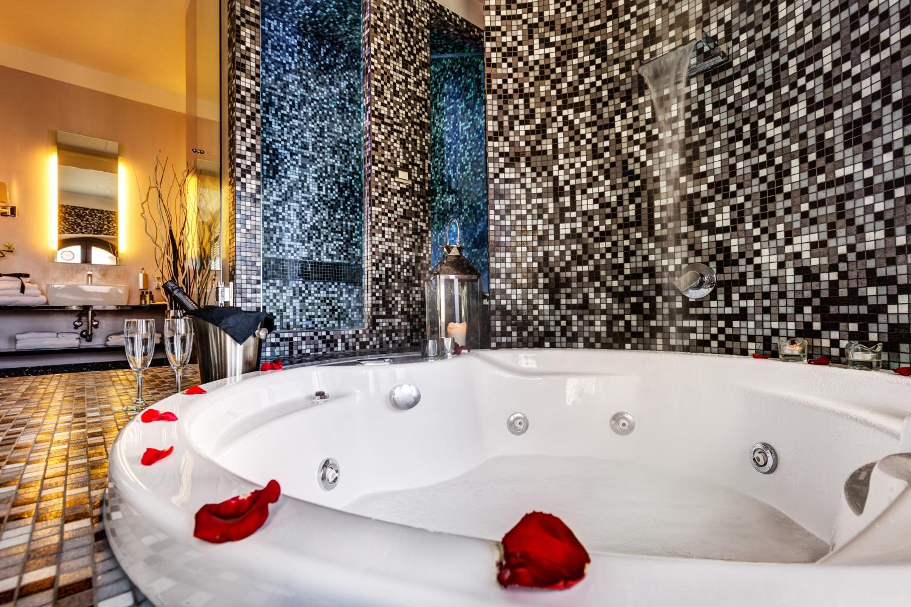 Suite with Hot Tub