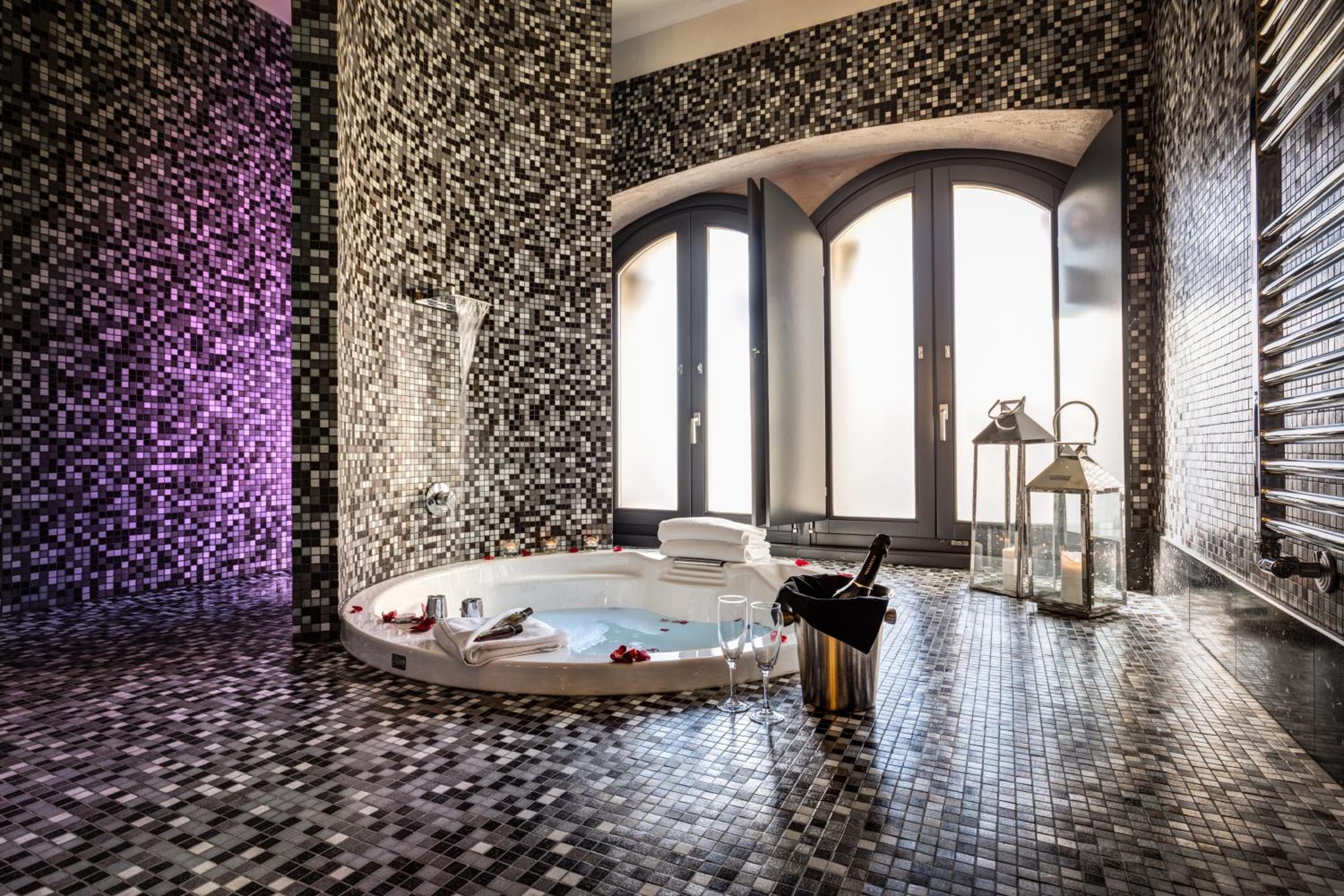 Suite with Hot Tub