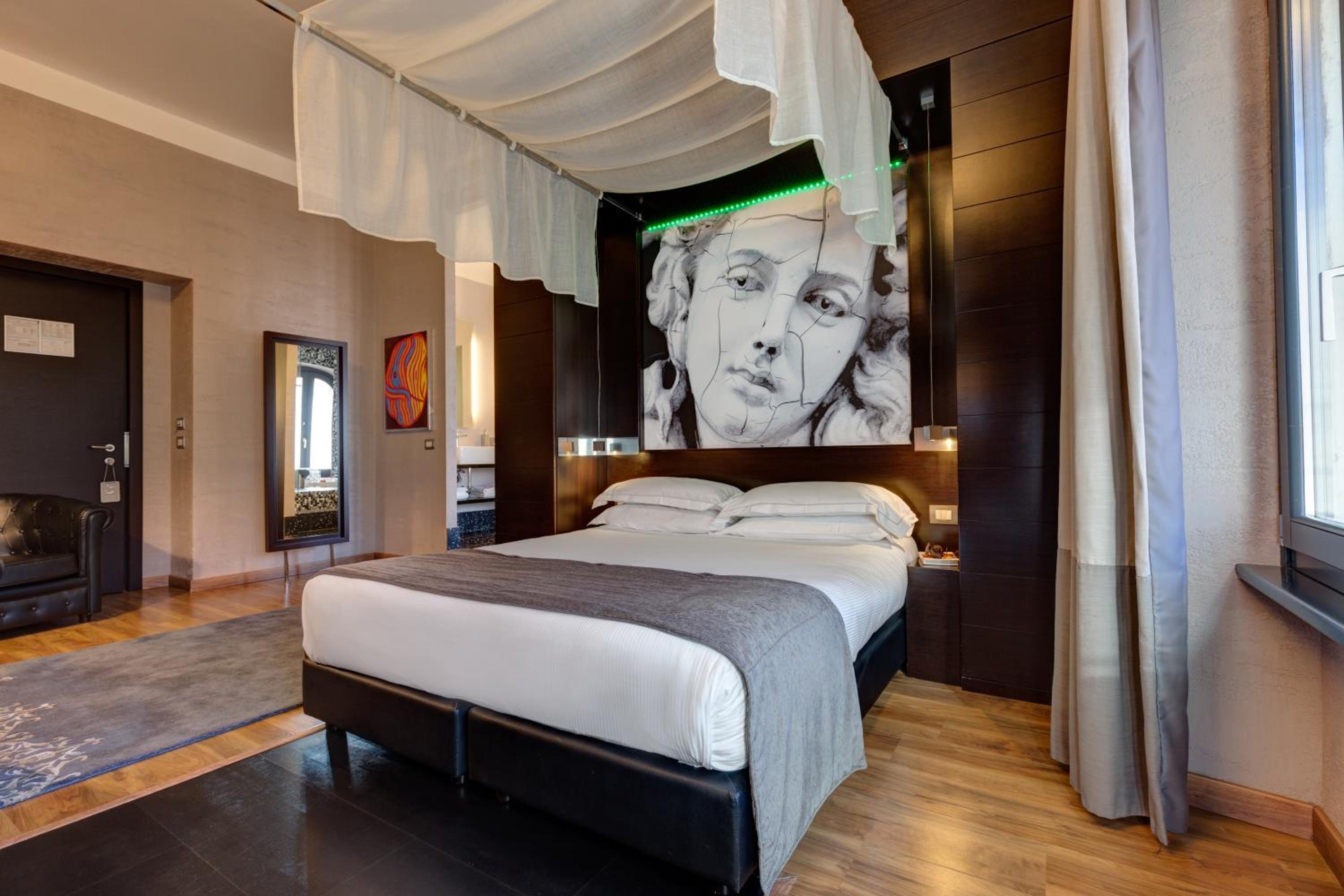 Suite with Hot Tub