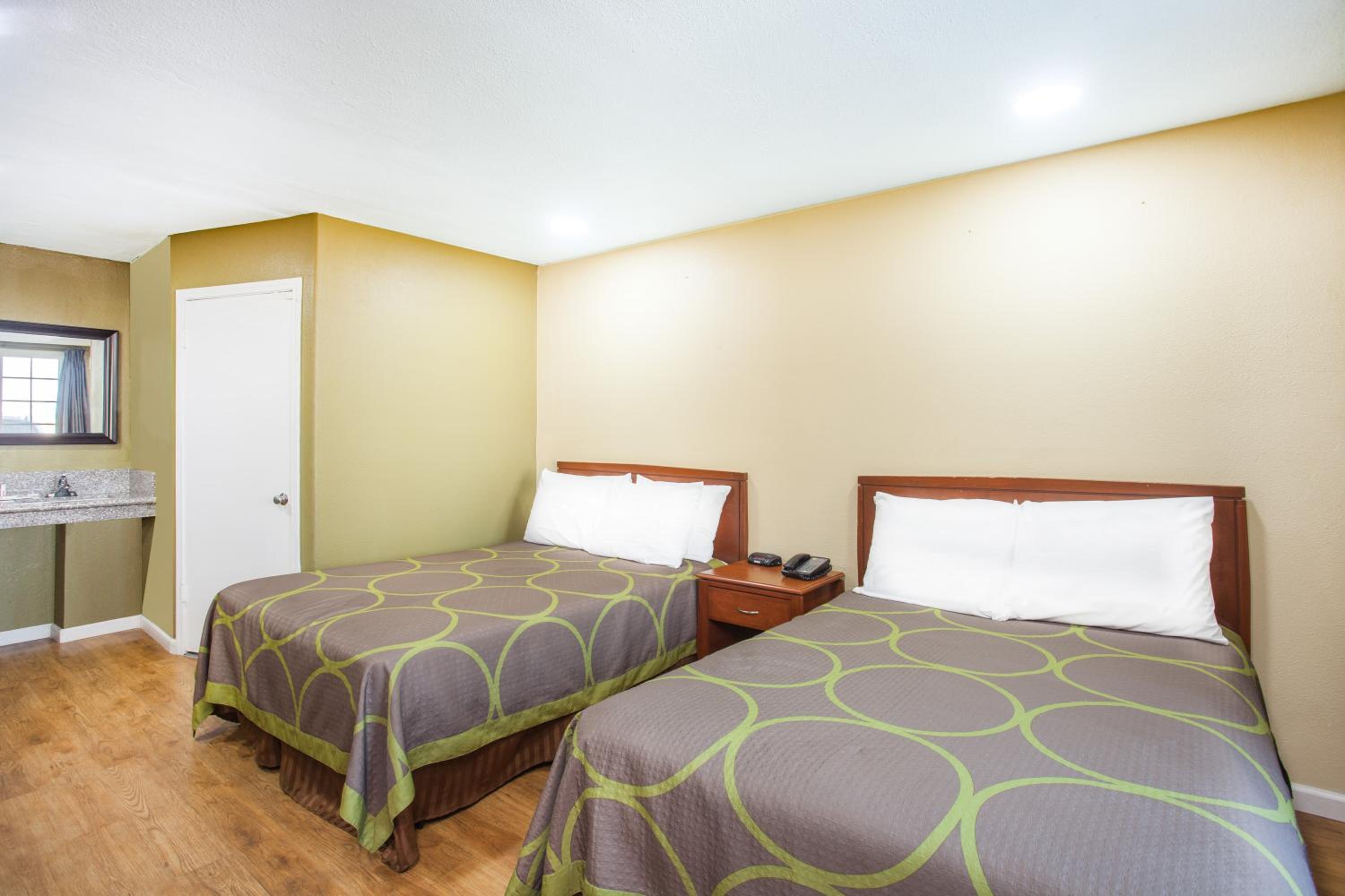Double Room with Two Double Beds - Non-Smoking - Photo 6