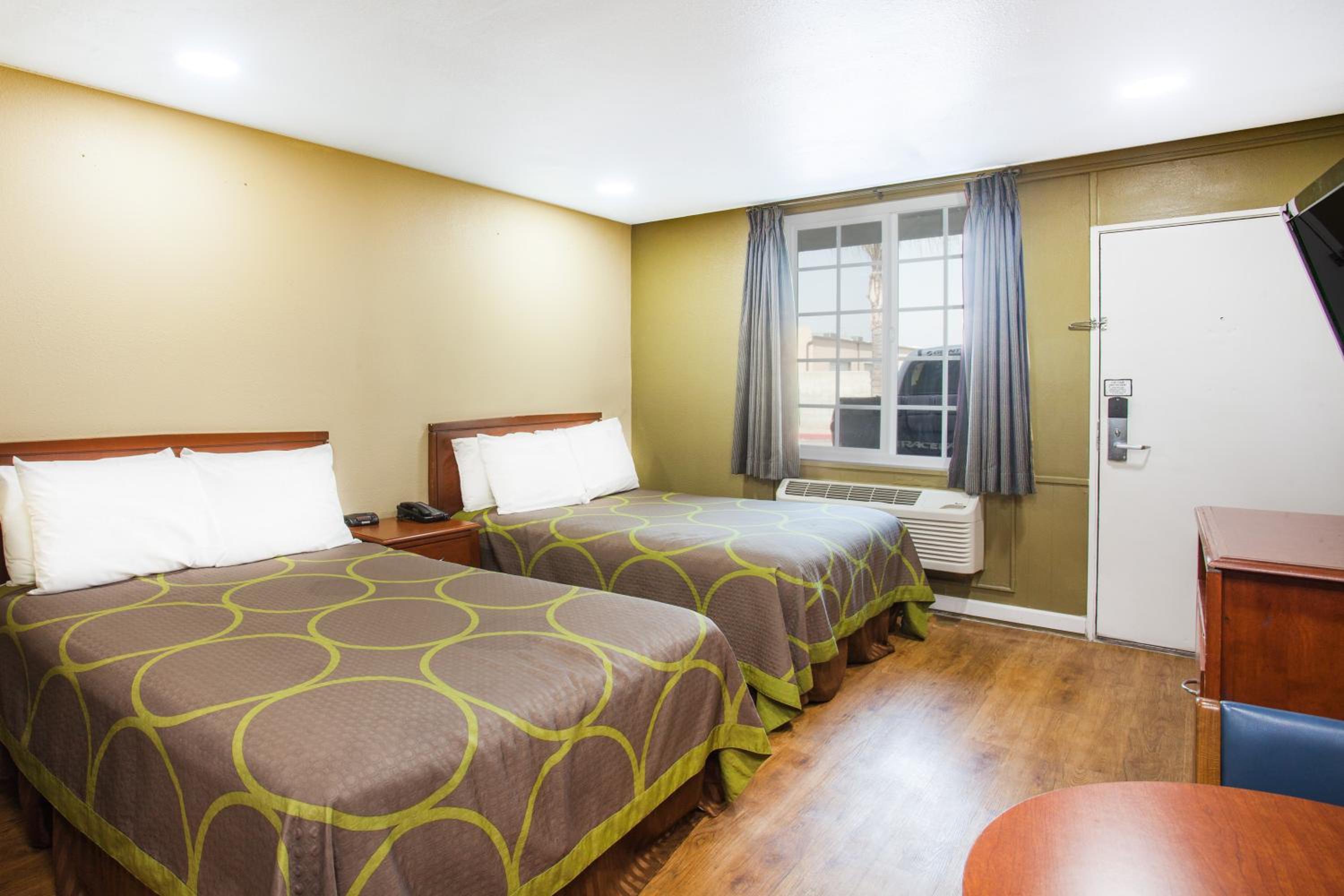 Double Room with Two Double Beds - Non-Smoking - Photo 5