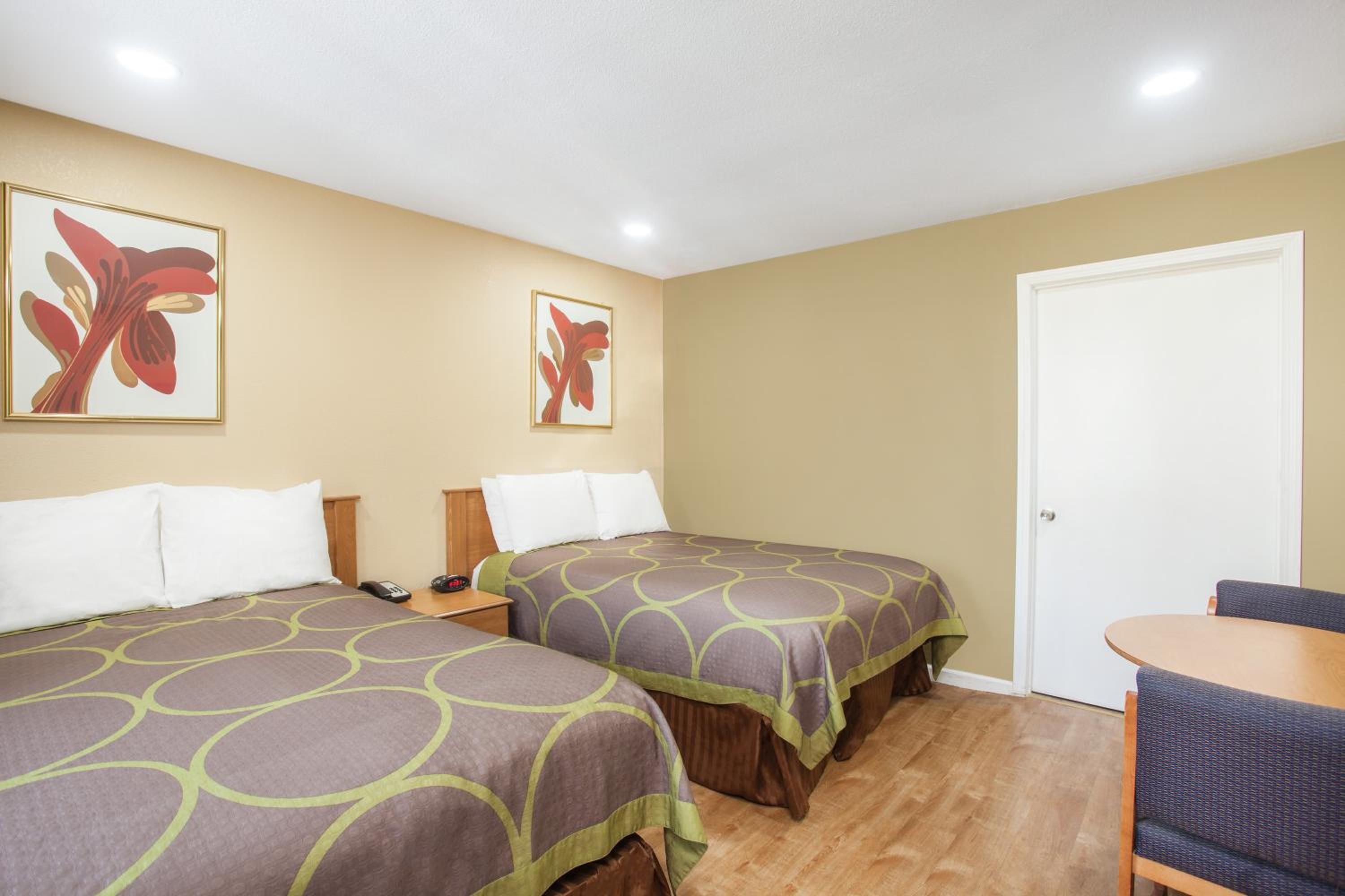 Double Room with Two Double Beds - Non-Smoking - Photo 1