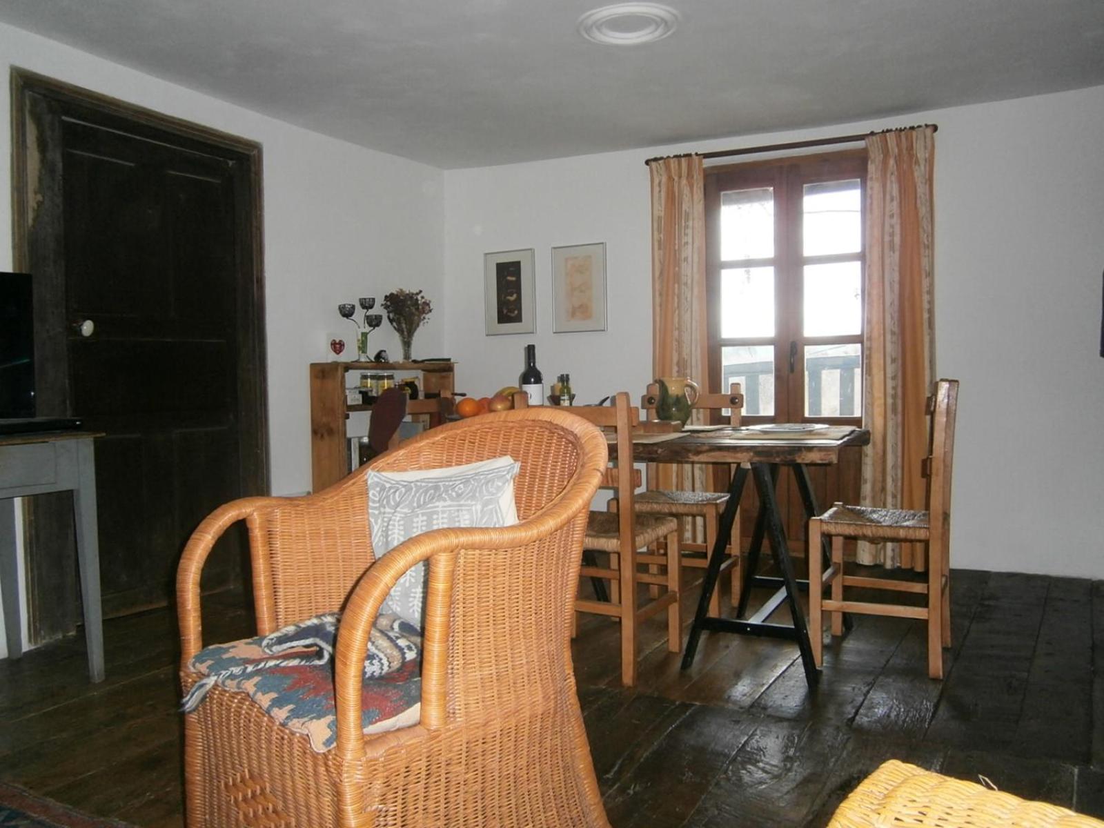 Two-Bedroom Apartment with Balcony photo 2