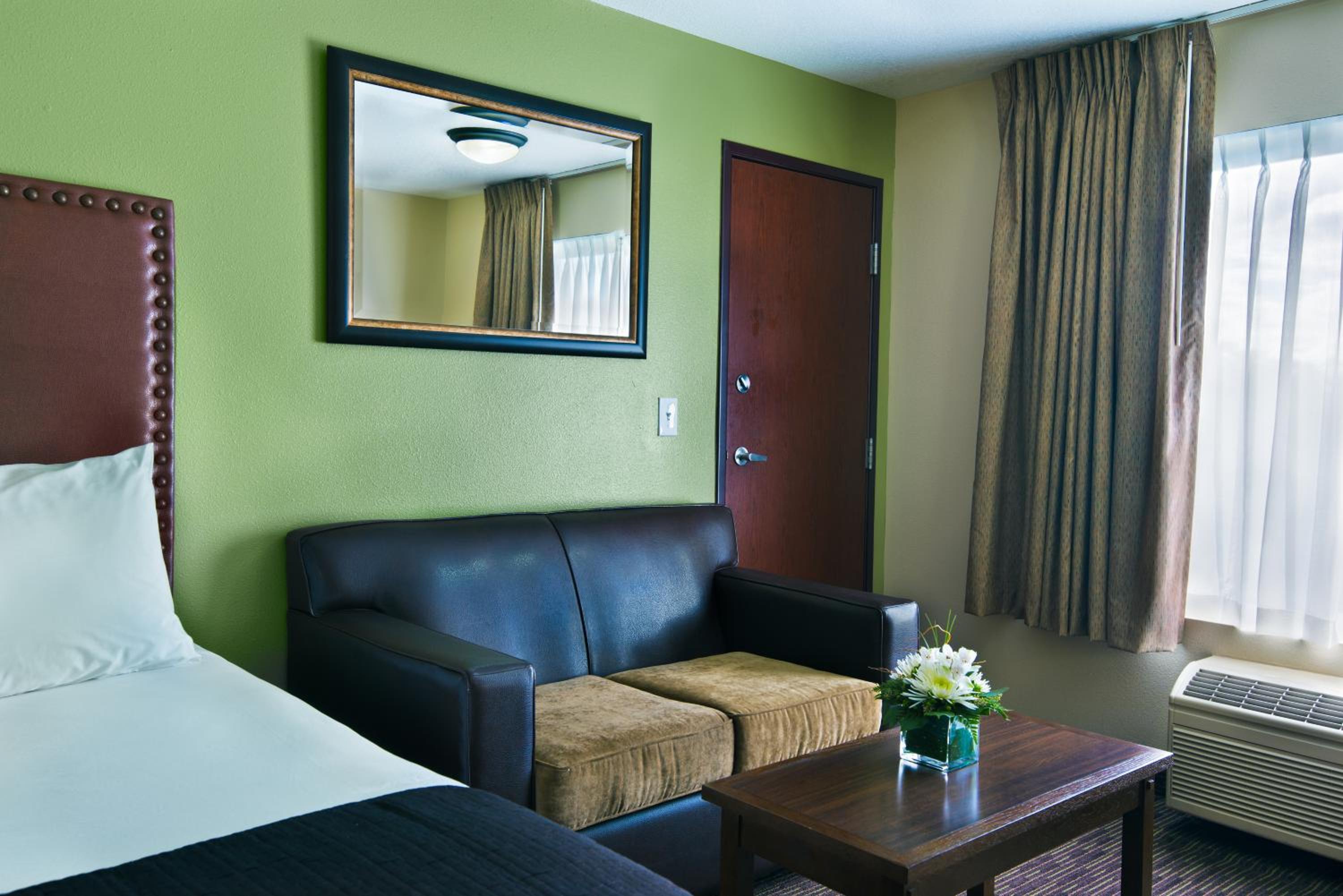 2 Queen Suite photo 2